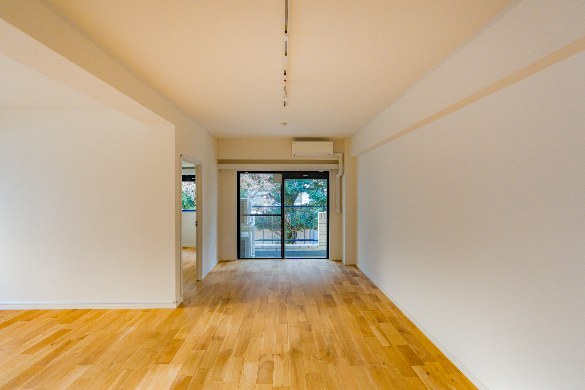 絵画のような窓