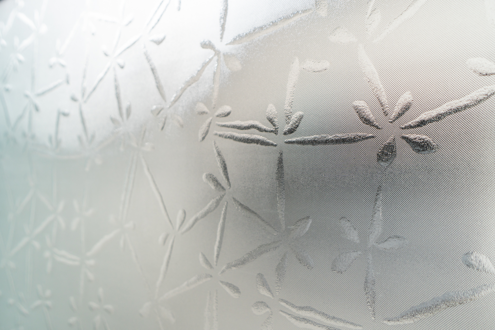 レトロなすりガラスは細部まで可愛い