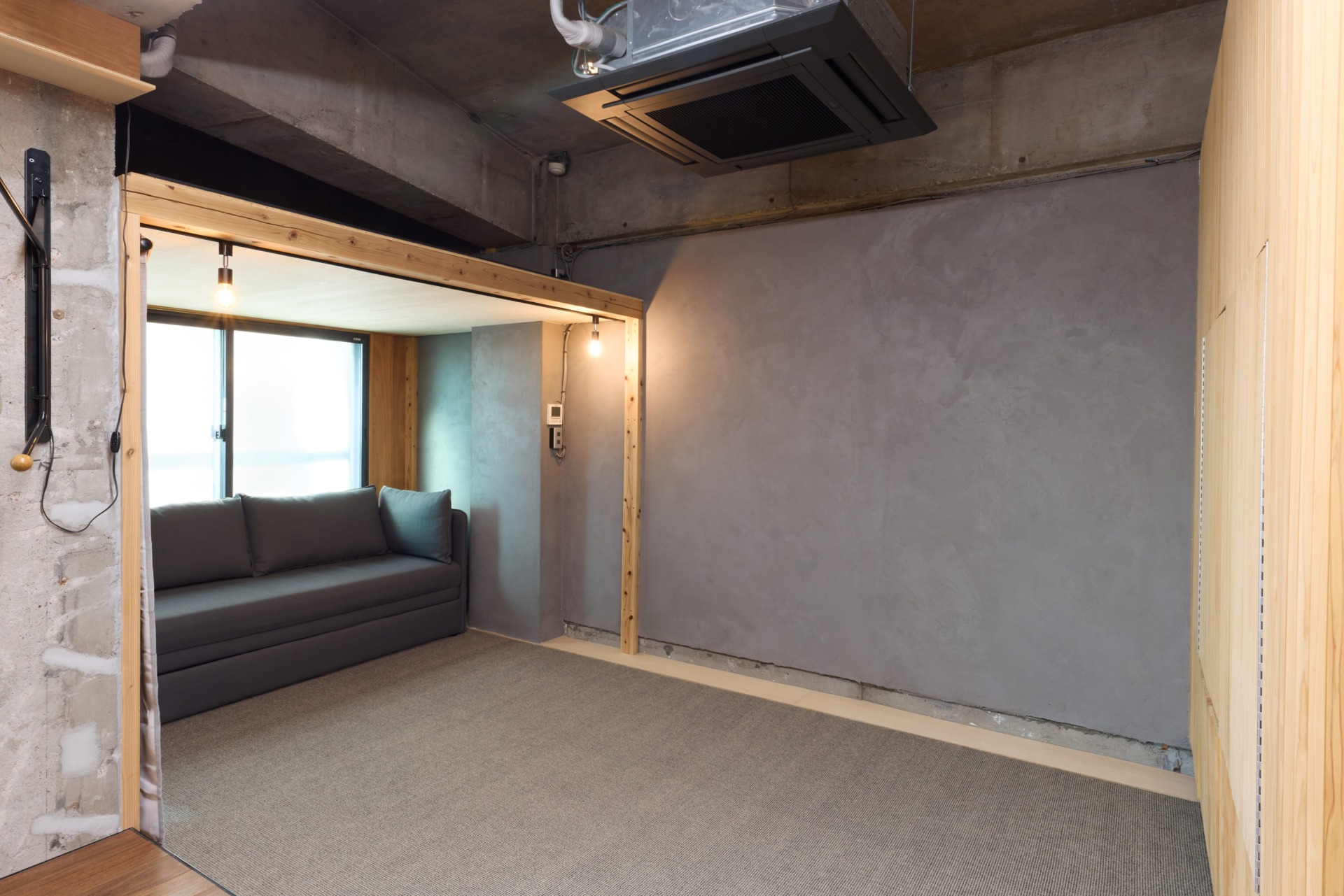 天井が高いためマンションでは珍しく天井カセット式エアコンが設置済み