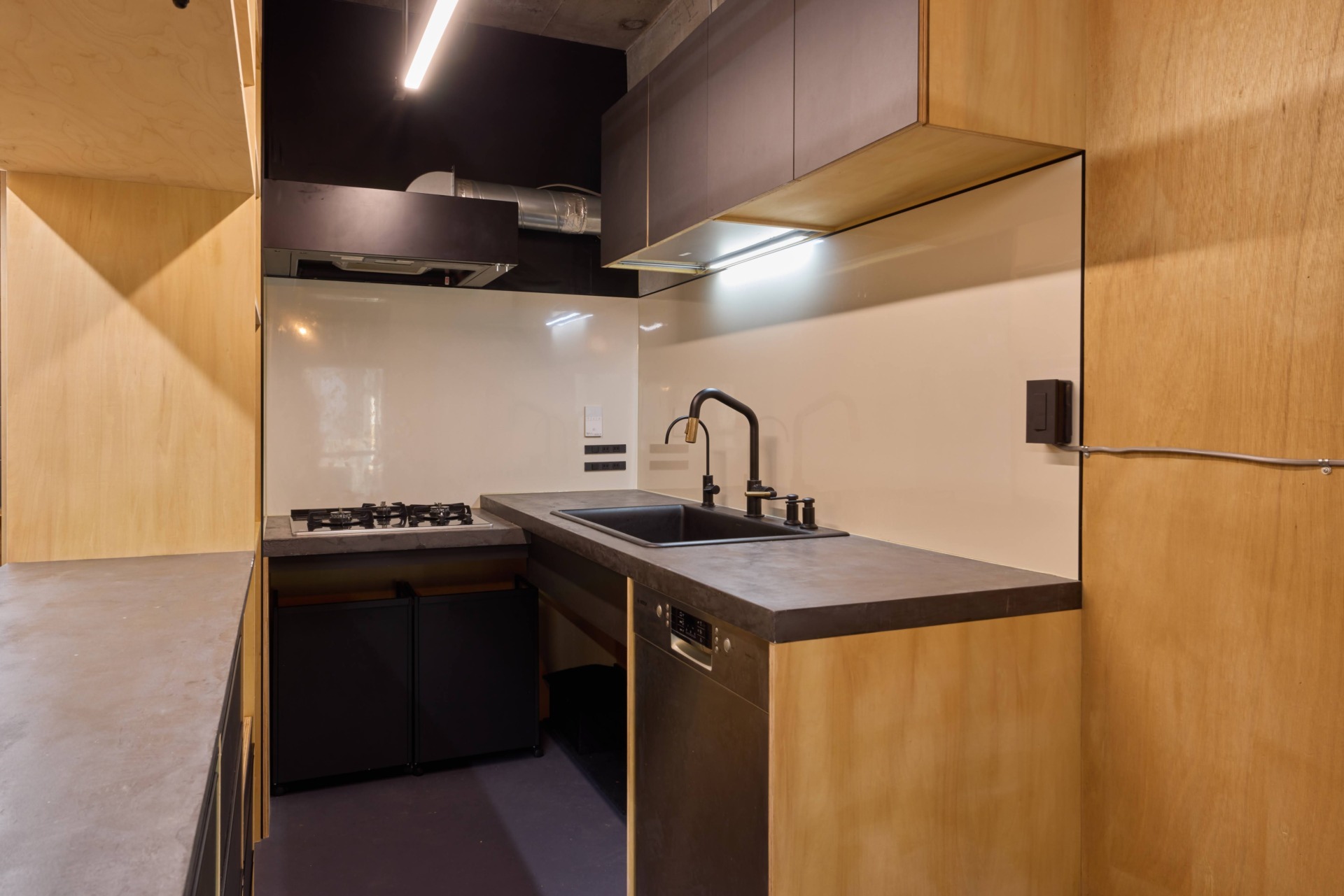 収納たっぷりの大きなキッチンは料理好きにもたまらないつくり