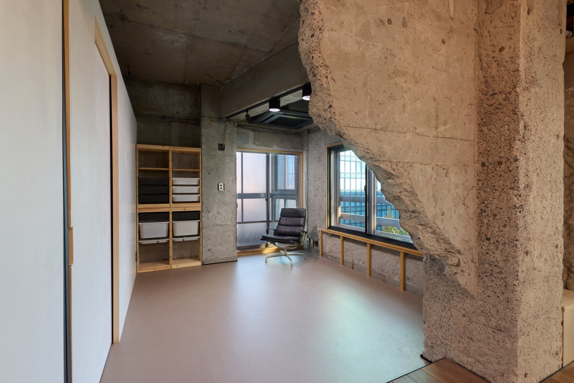 神宮前の街を見晴らすワークスペース的な空間