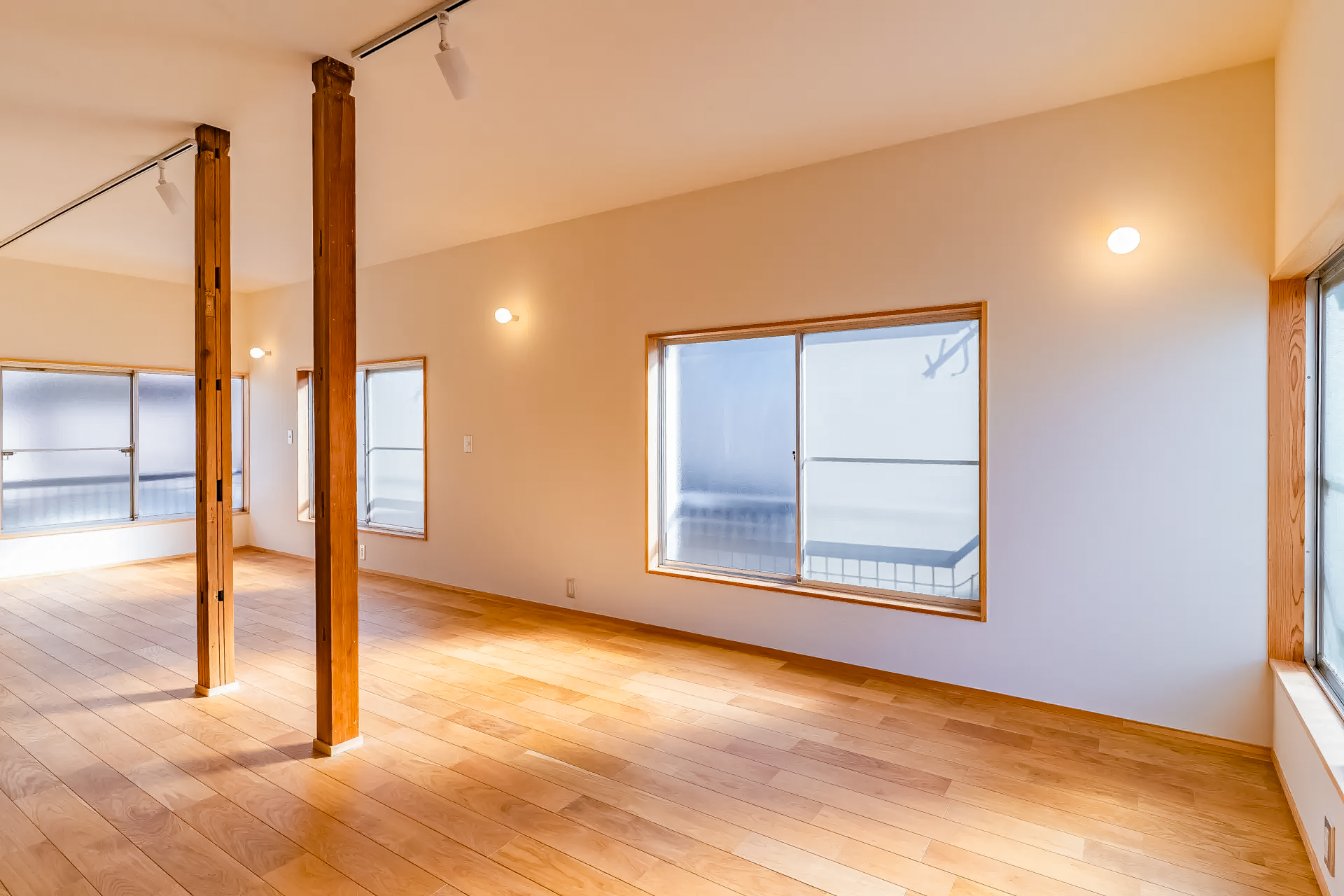 光と、時間のなごりの中で暮す