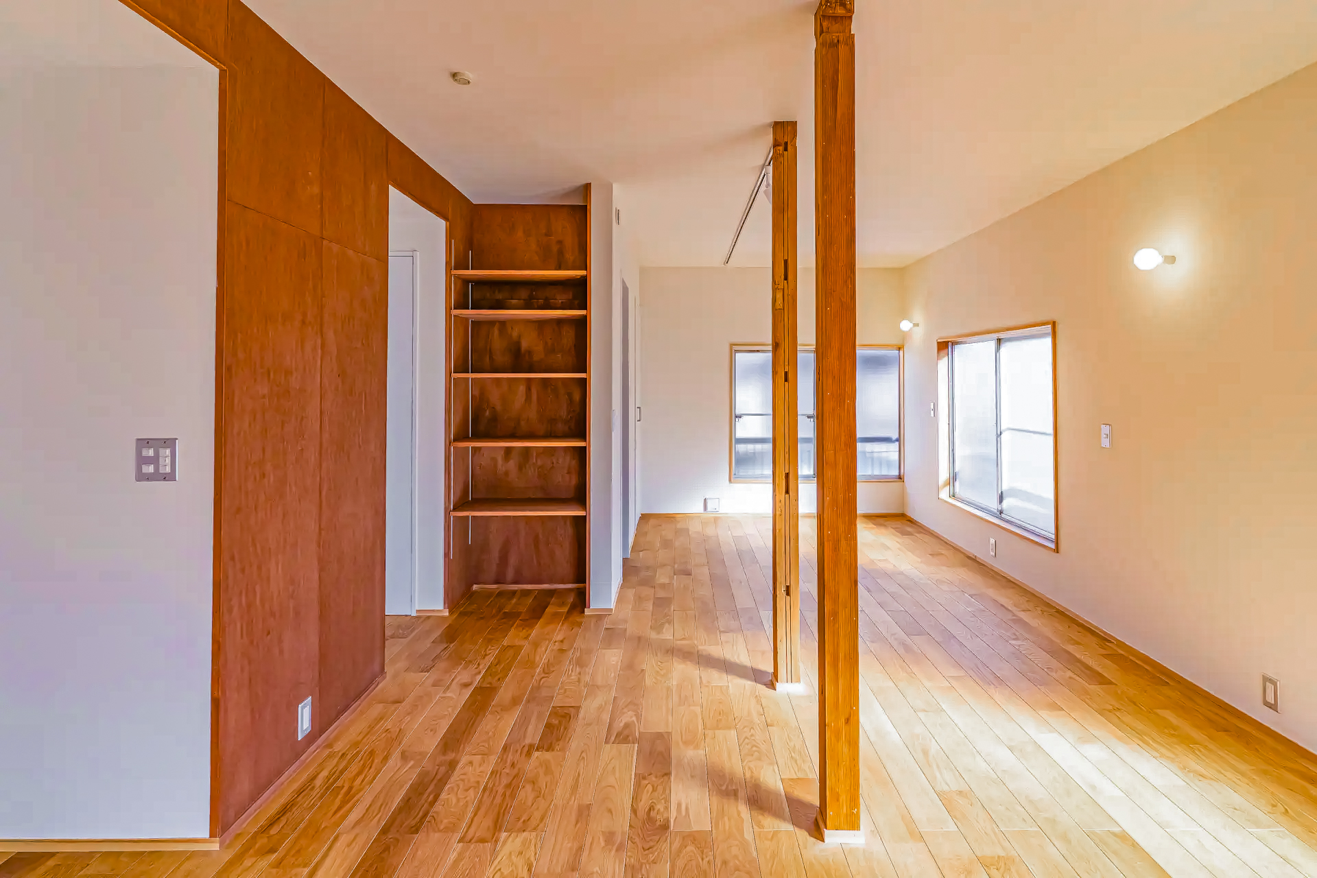 備え付きの収納もある