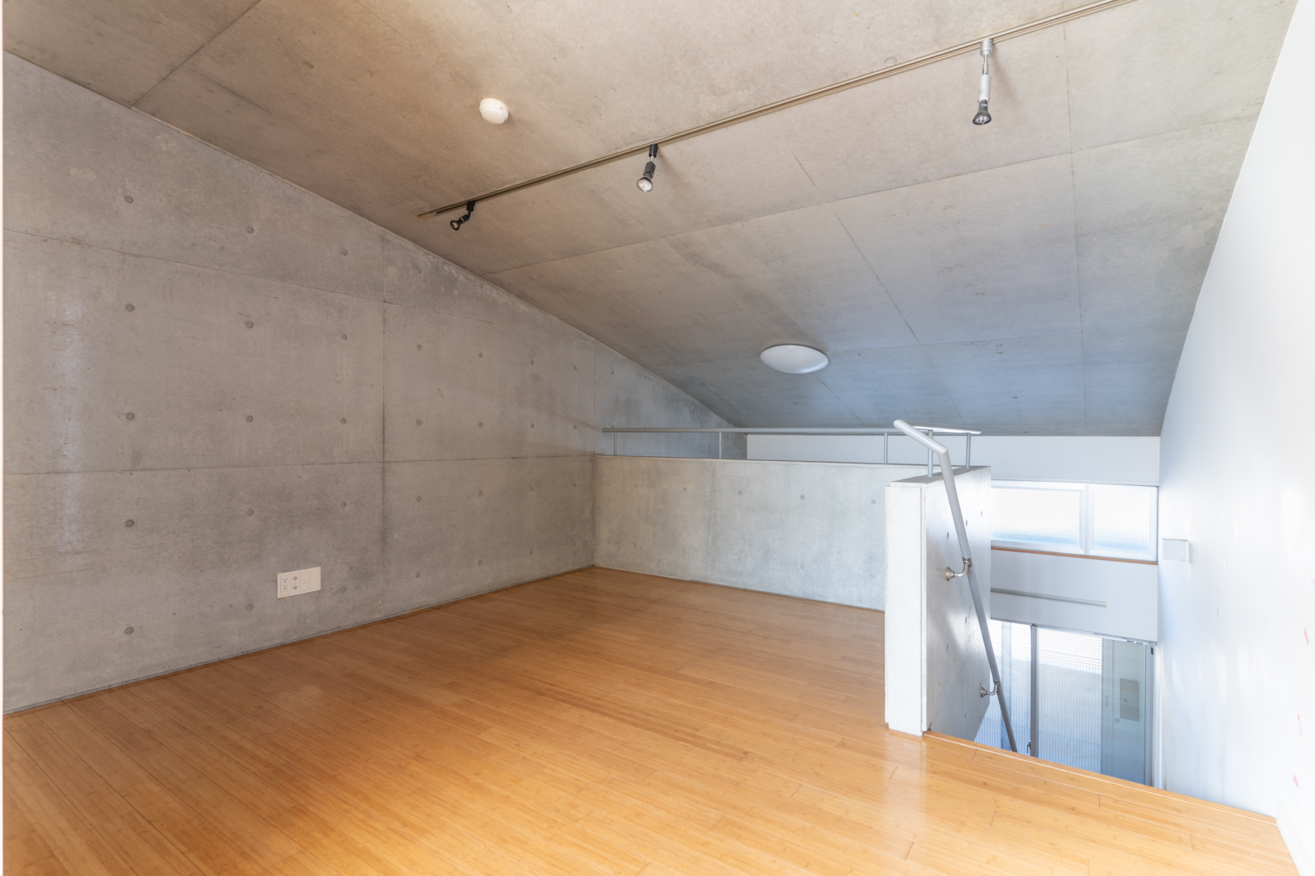 天井のカーブが柔らな印象につながります