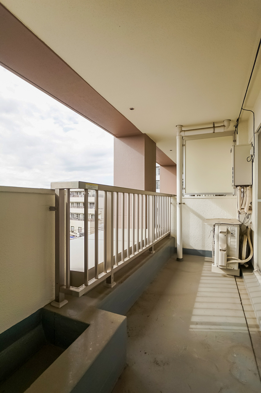 バルコニーは柵になっており眺望を邪魔しにくい