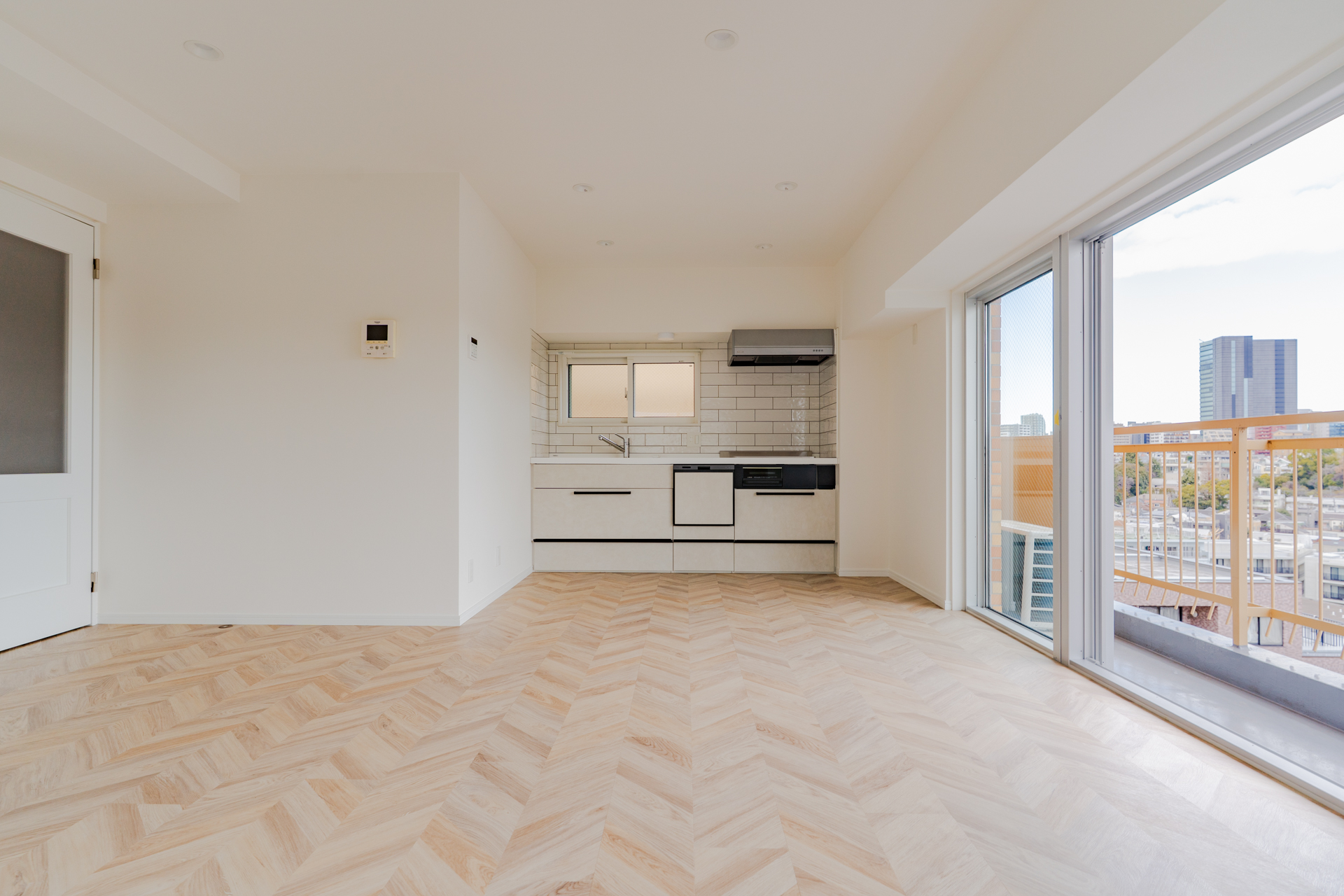 白基調のシンプルなデザイン