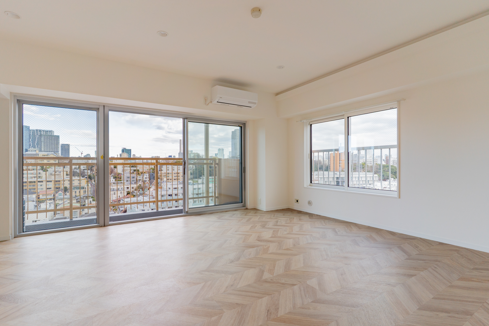 14帖とは思えない開放感