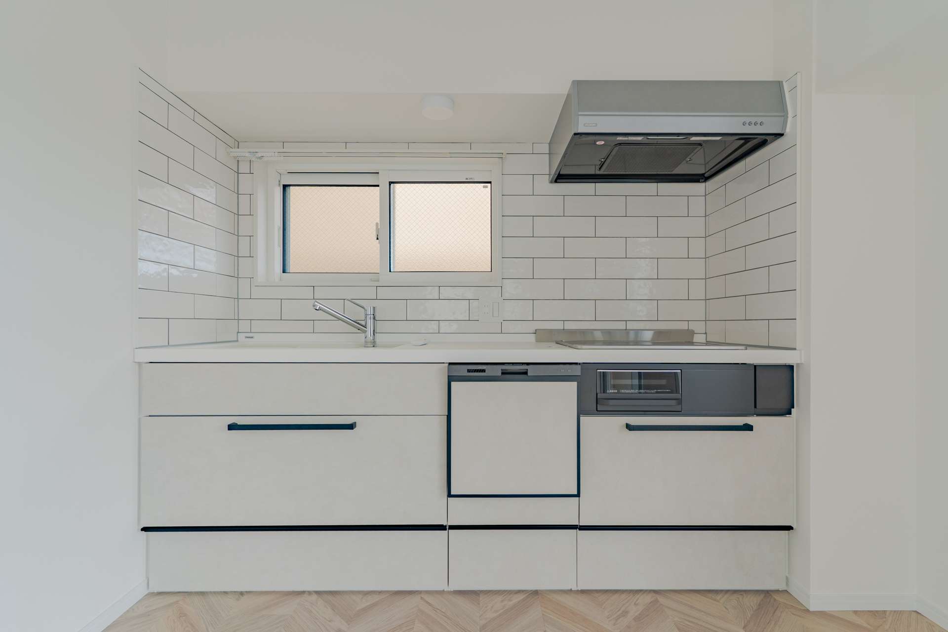 白基調のキッチン