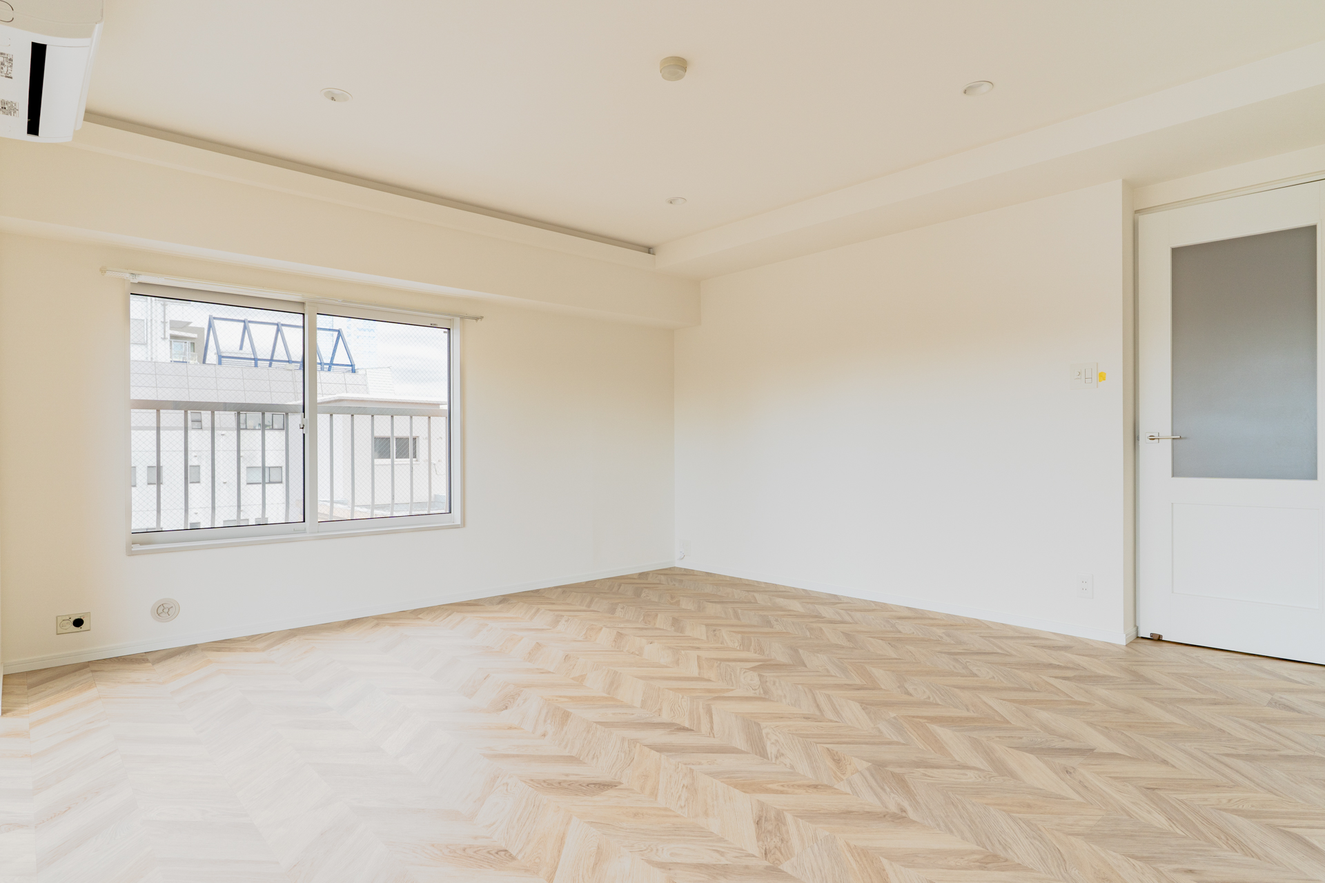 キッチン側からの視点