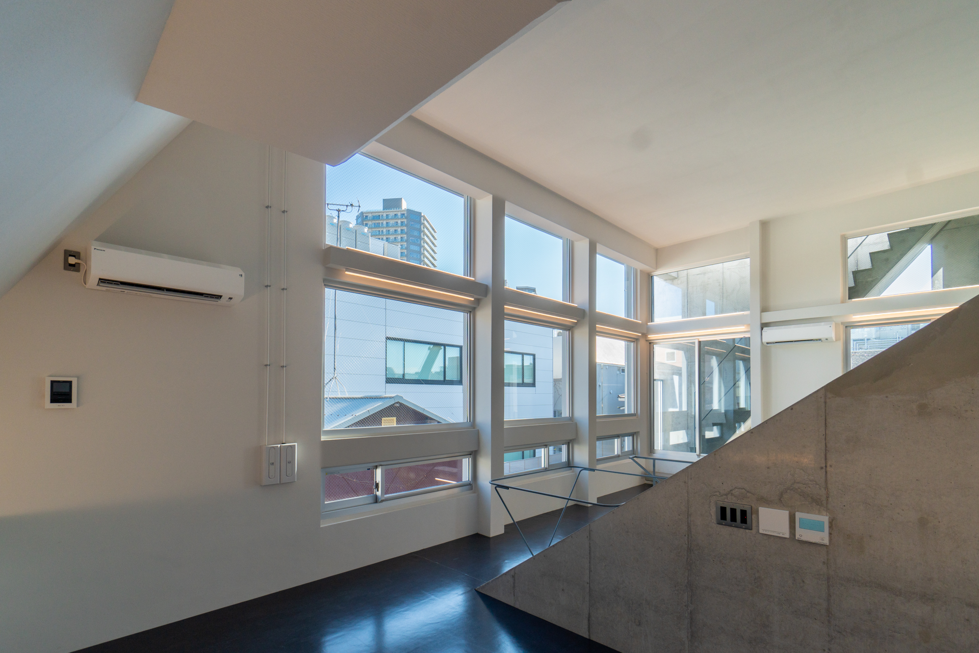 キッチン側からも窓を拝む（3階）