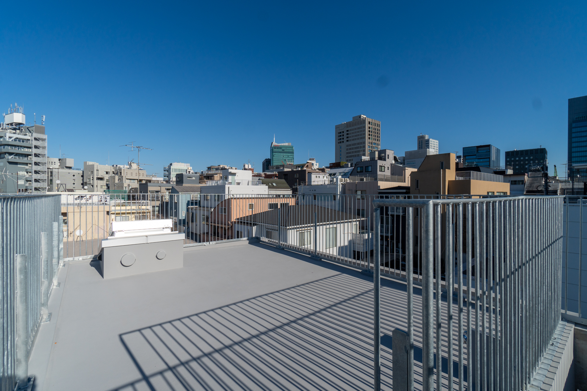 見晴らしの良いルーフテラス