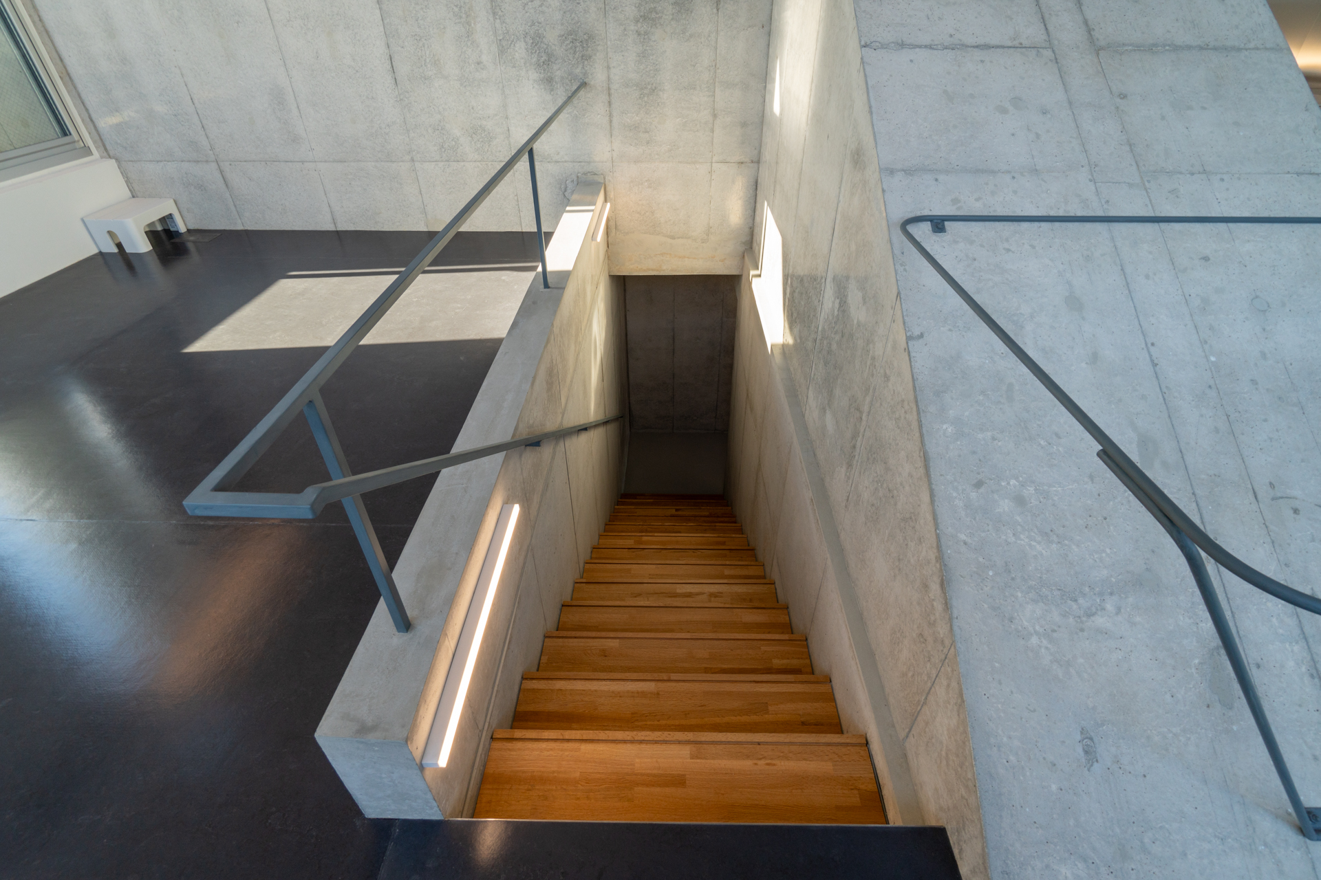 リビングの中央の階段を降りて（3階）