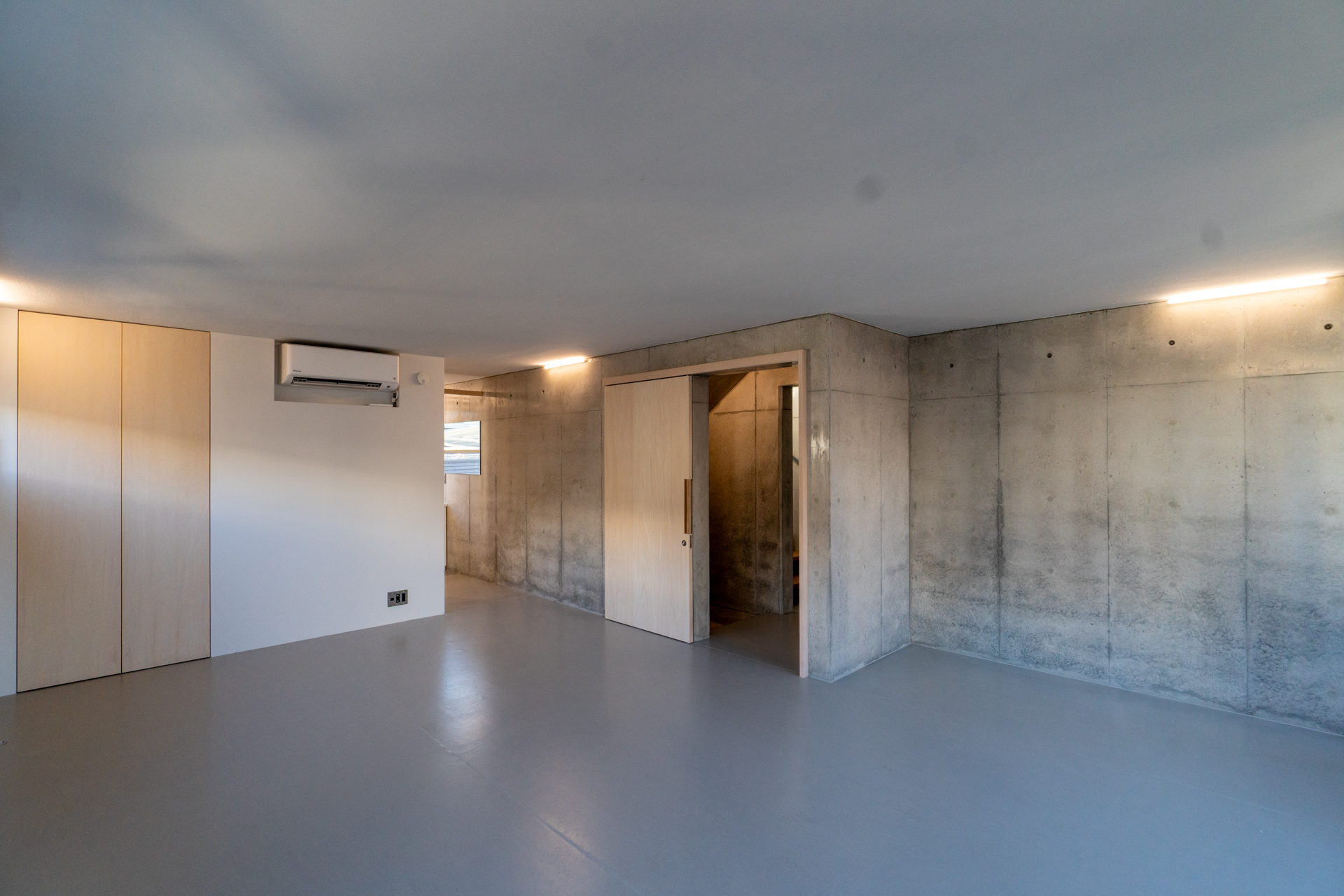 部屋の形はL字です（2階）