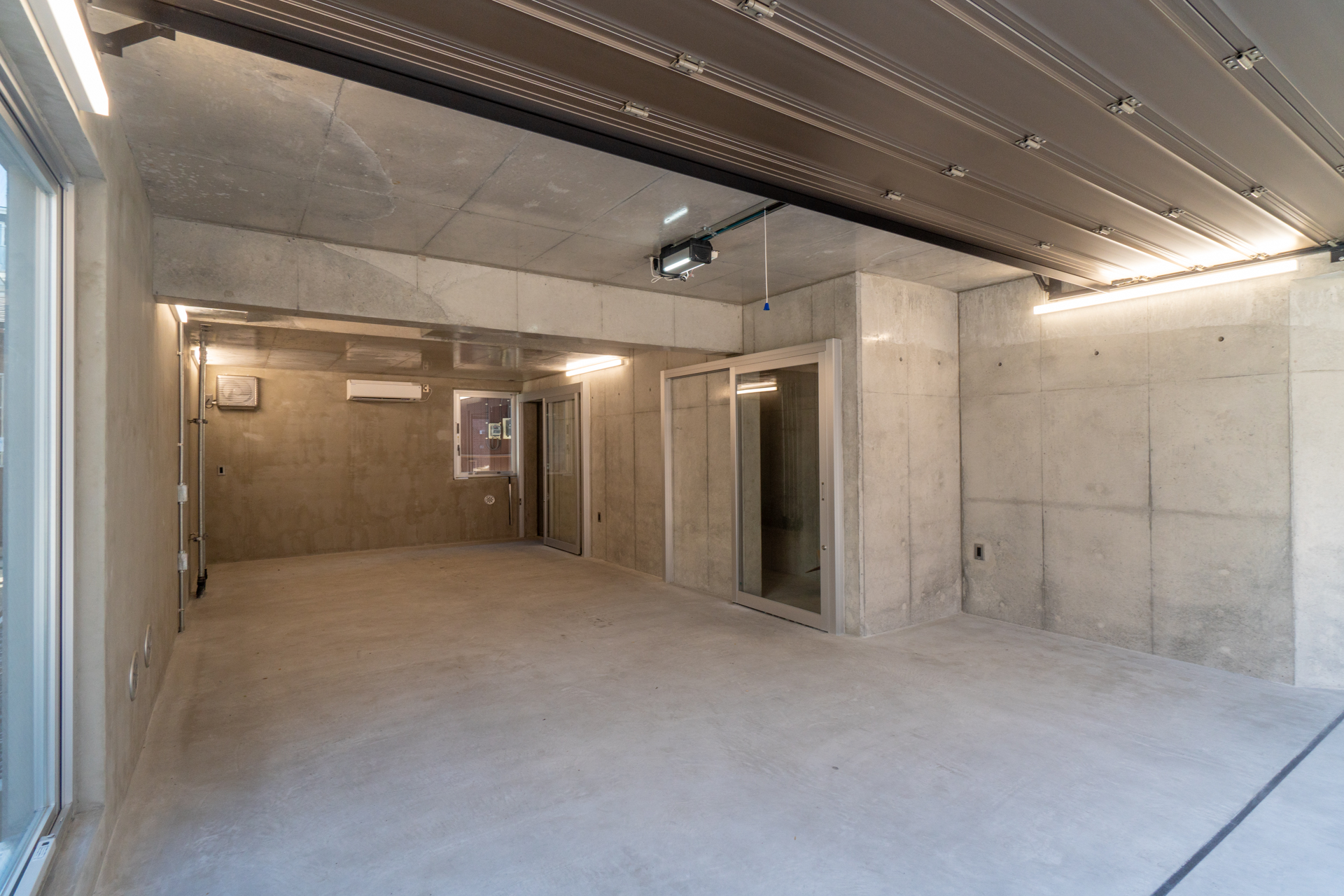 改装をして店舗や事務所利用もできます（1階）