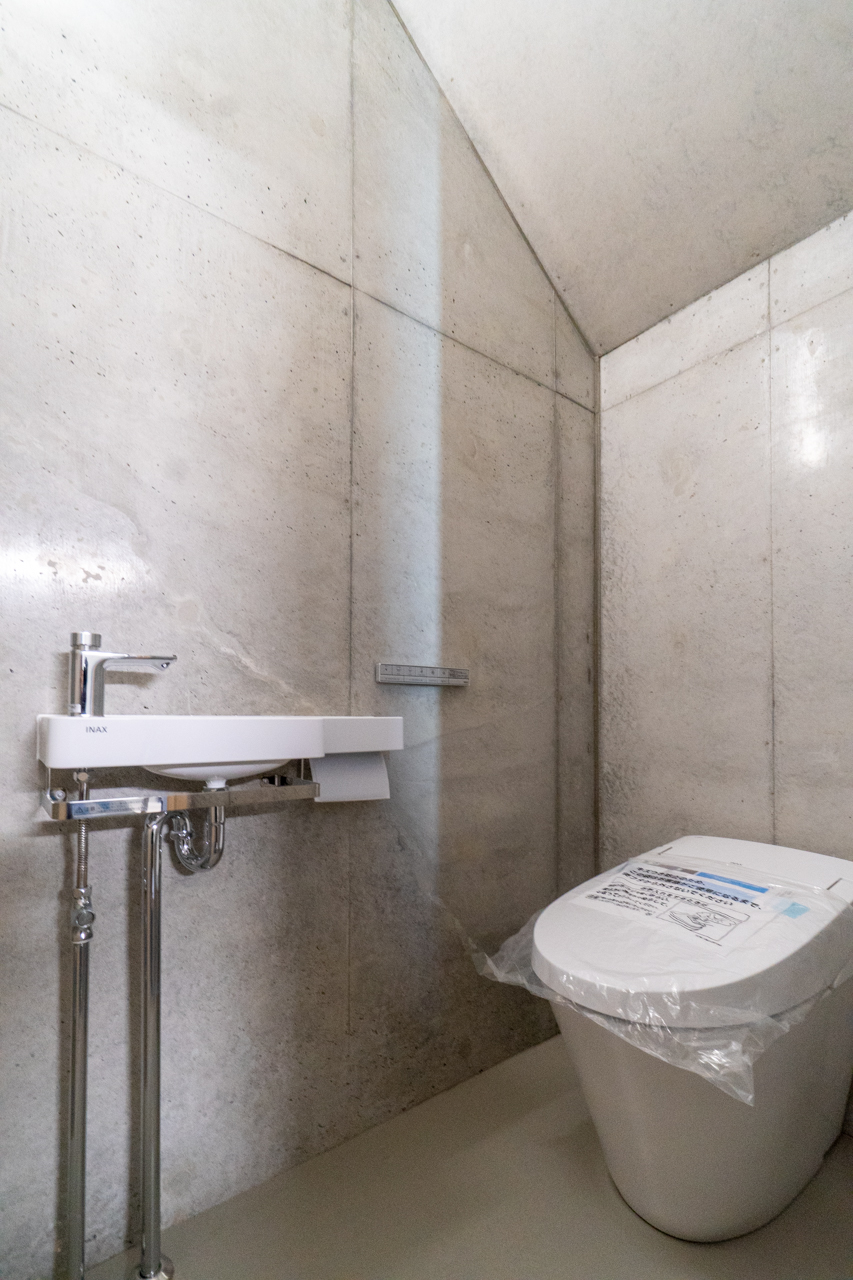 階段手前にトイレ付き（1階）