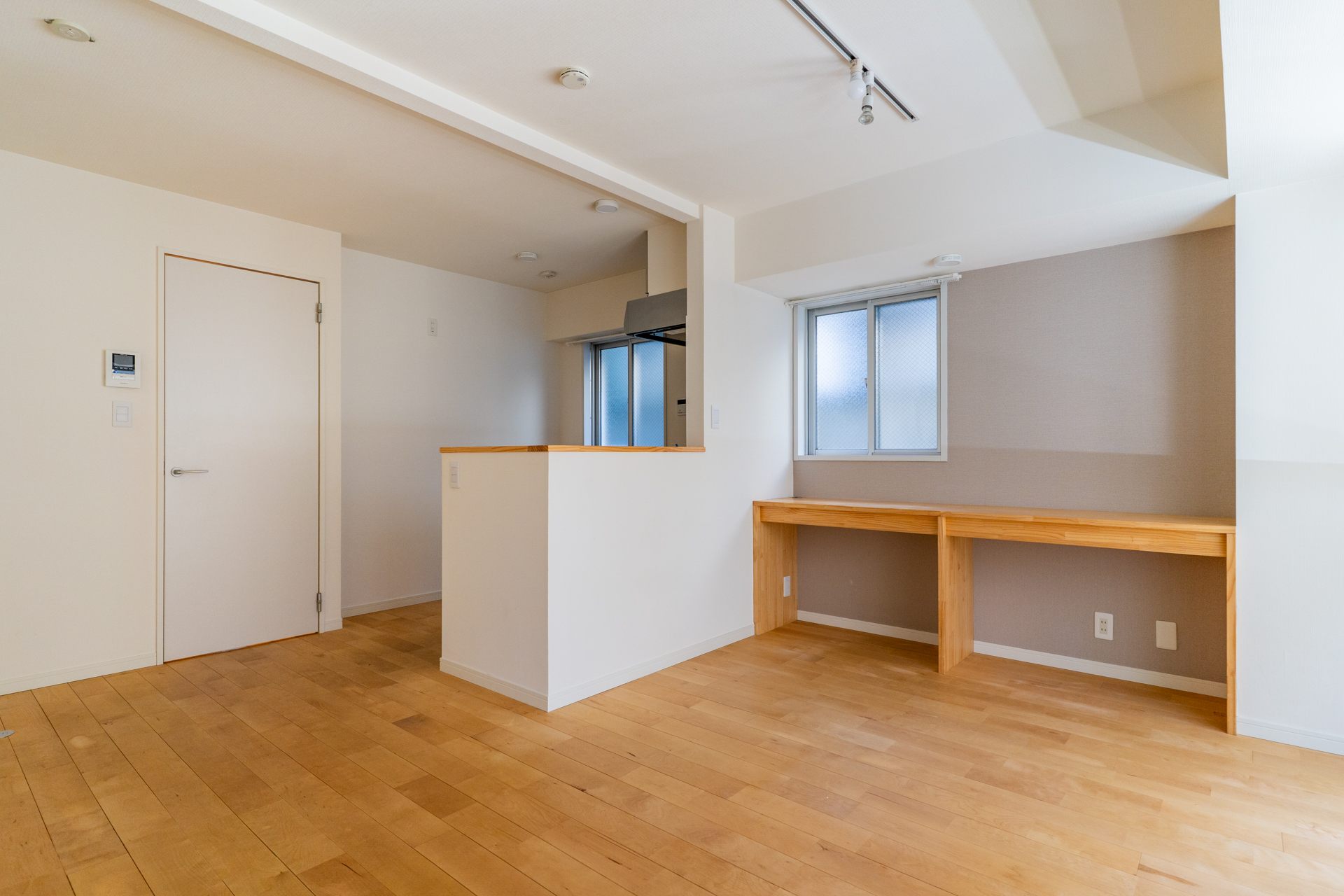 右奥からの視点