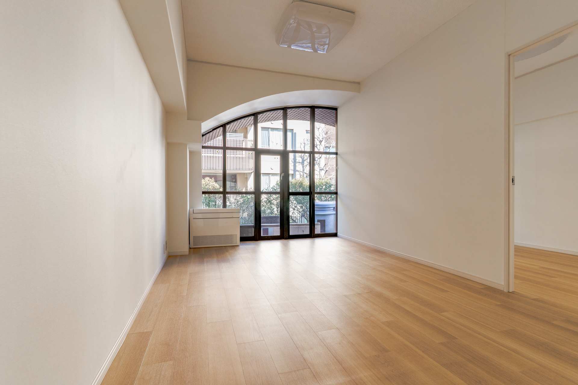 キッチン横からの視点