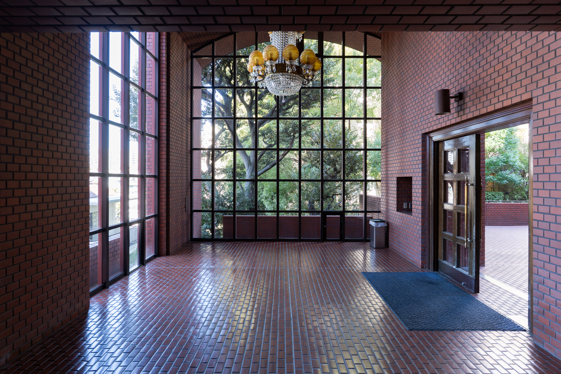 海外のようなエントランス