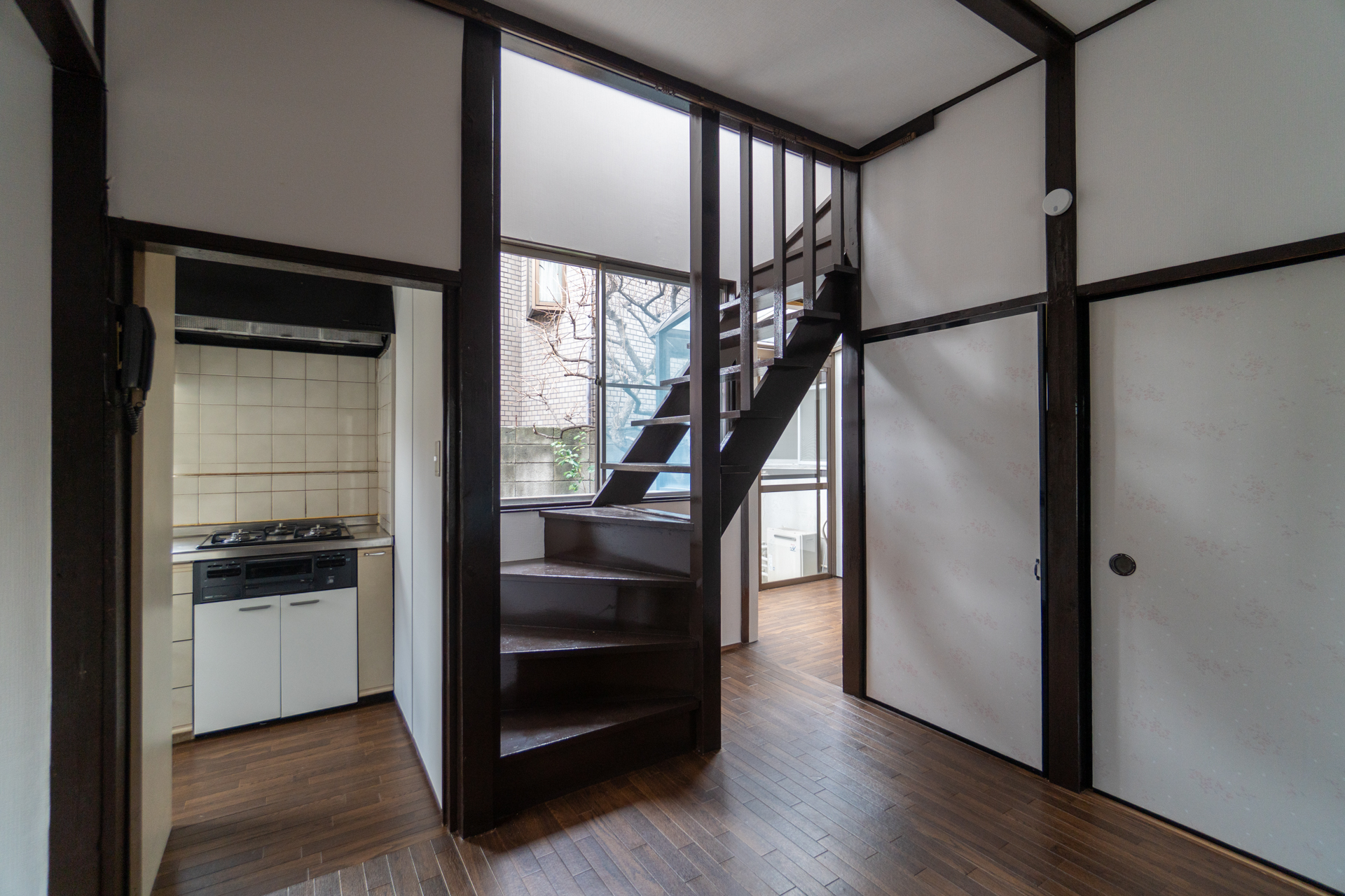 階段室もいろいろ抜けて気持ち良い