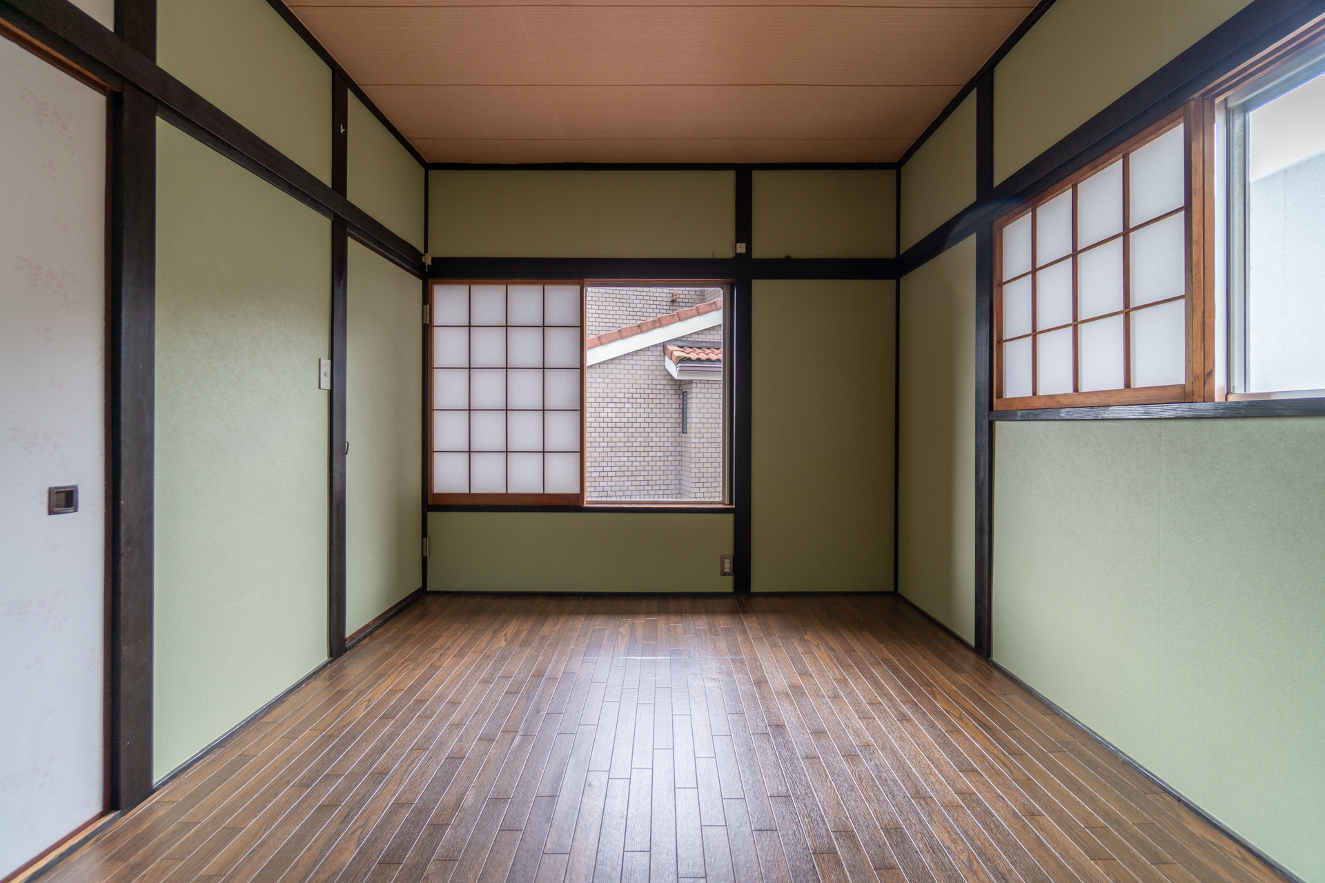 障子を開けても隣家からの視線はあまり意識しないでも良い感じ