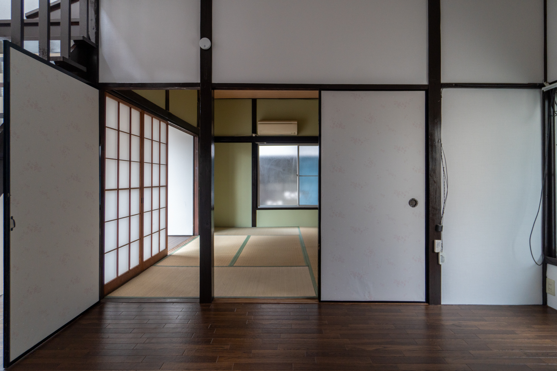 扉を全開放すればLDK10帖と和室6帖を繋げて使えそう