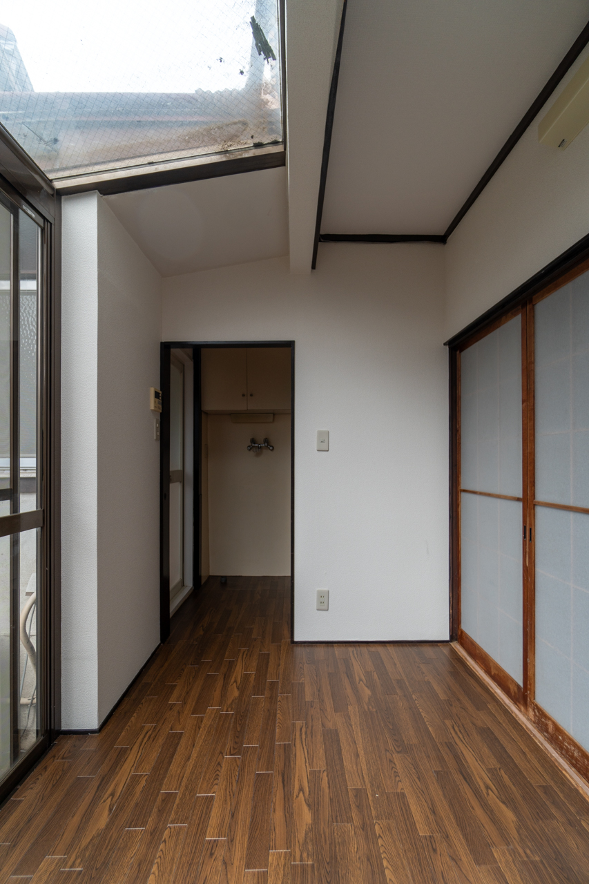 サンルームと洗面脱衣スペースの間には扉はない