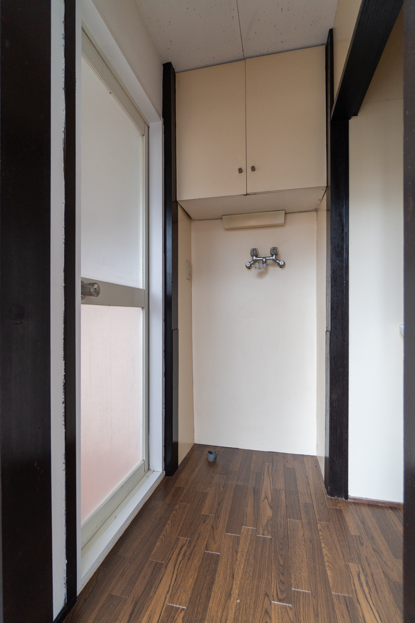 洗濯機置場の奥行きが40㎝弱