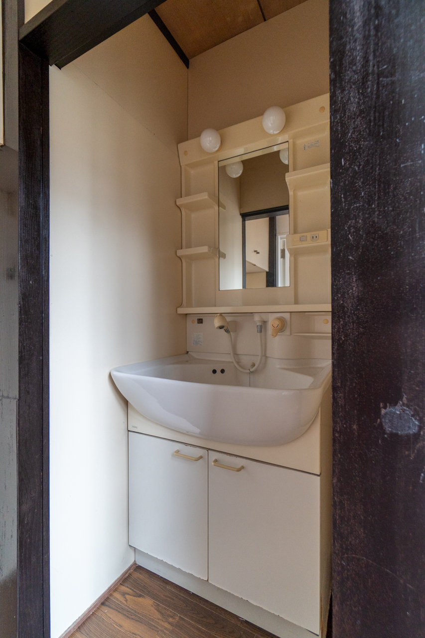 洗面台はシャンプー機能付き