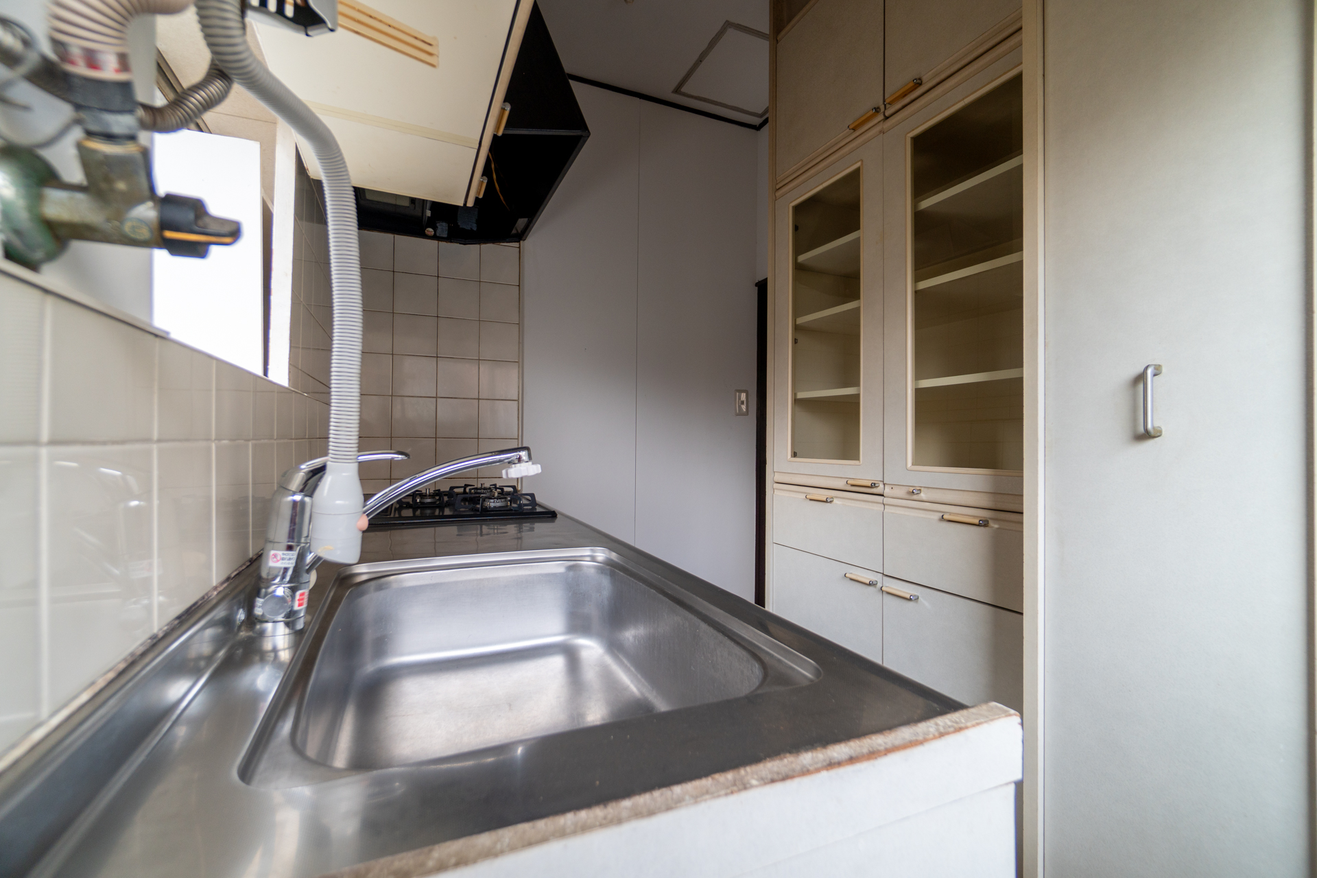 シンク周りも背面にも収納