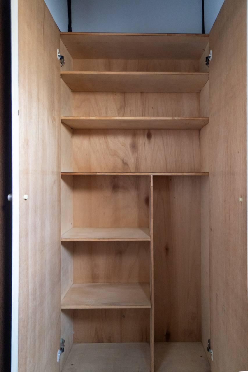 トイレに必要なもの以外も収納できそうなサイズ