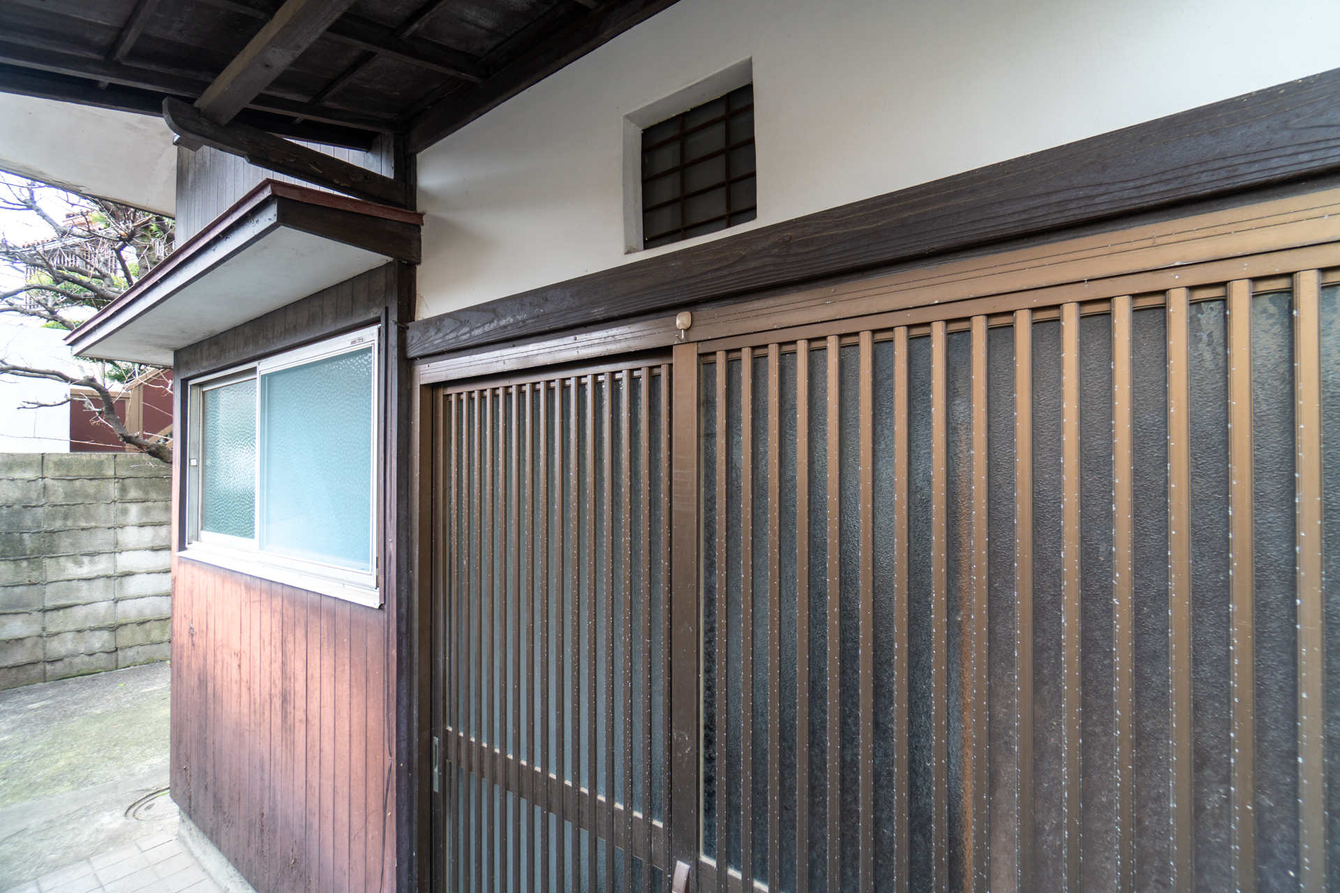 玄関の設えも良い懐かしさ