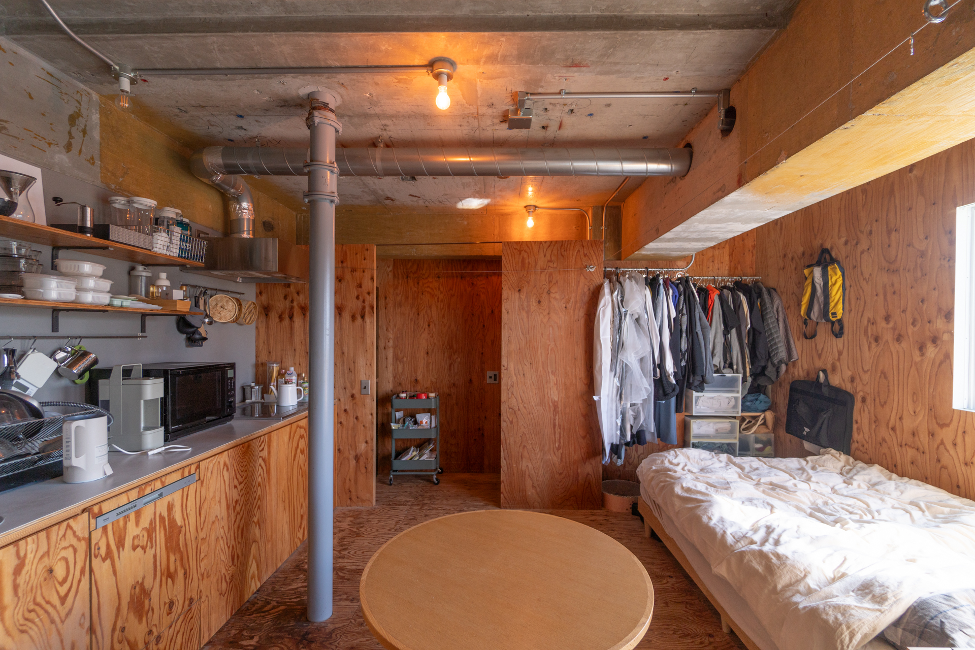 キッチン、ベッド、隅田川