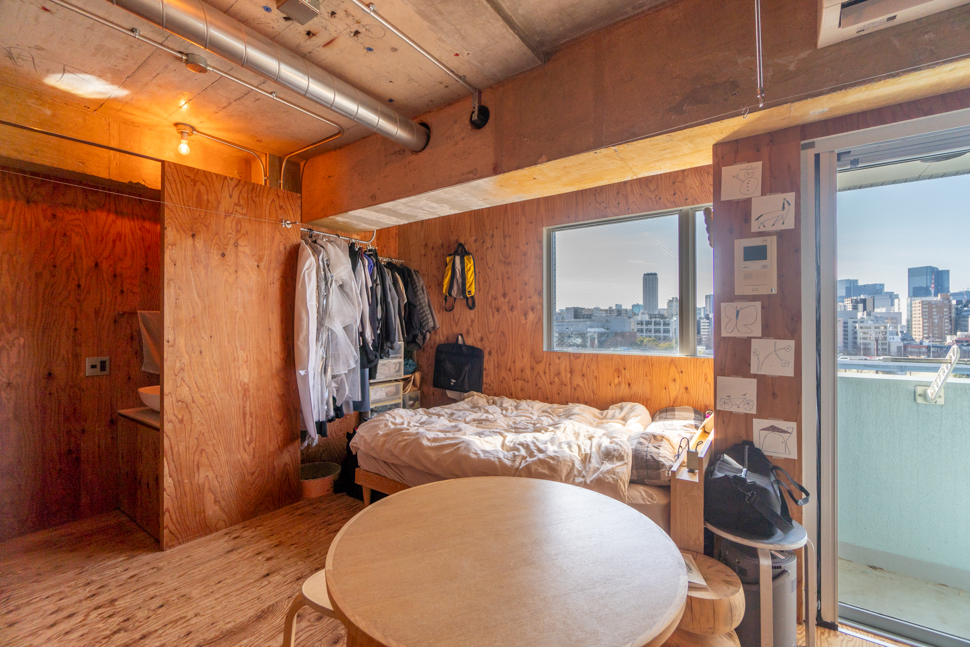 思い切ってカーテンをつけずに暮らしたい