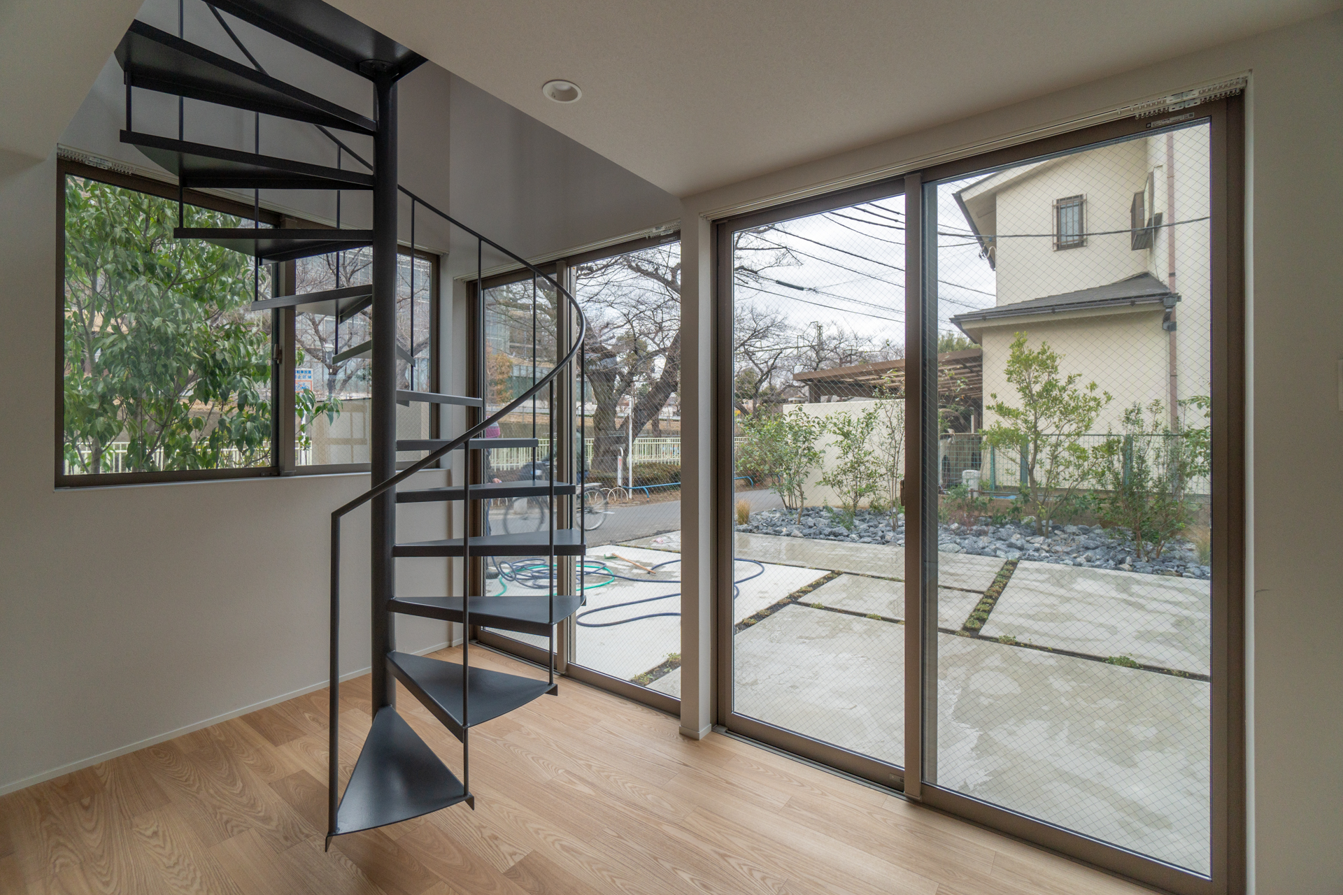 外からの出入り大歓迎なリビング（A号室）