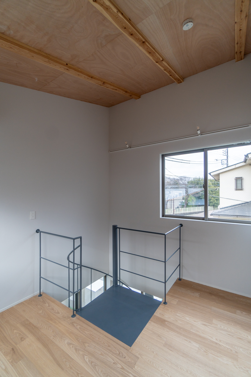 収納は少なめなので工夫が必要です（A号室）