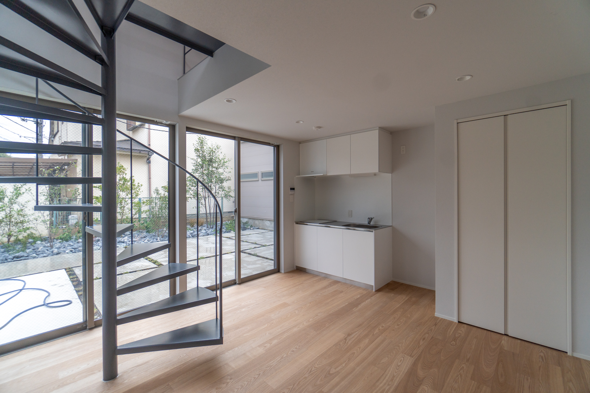 住むように働く、働くように住む