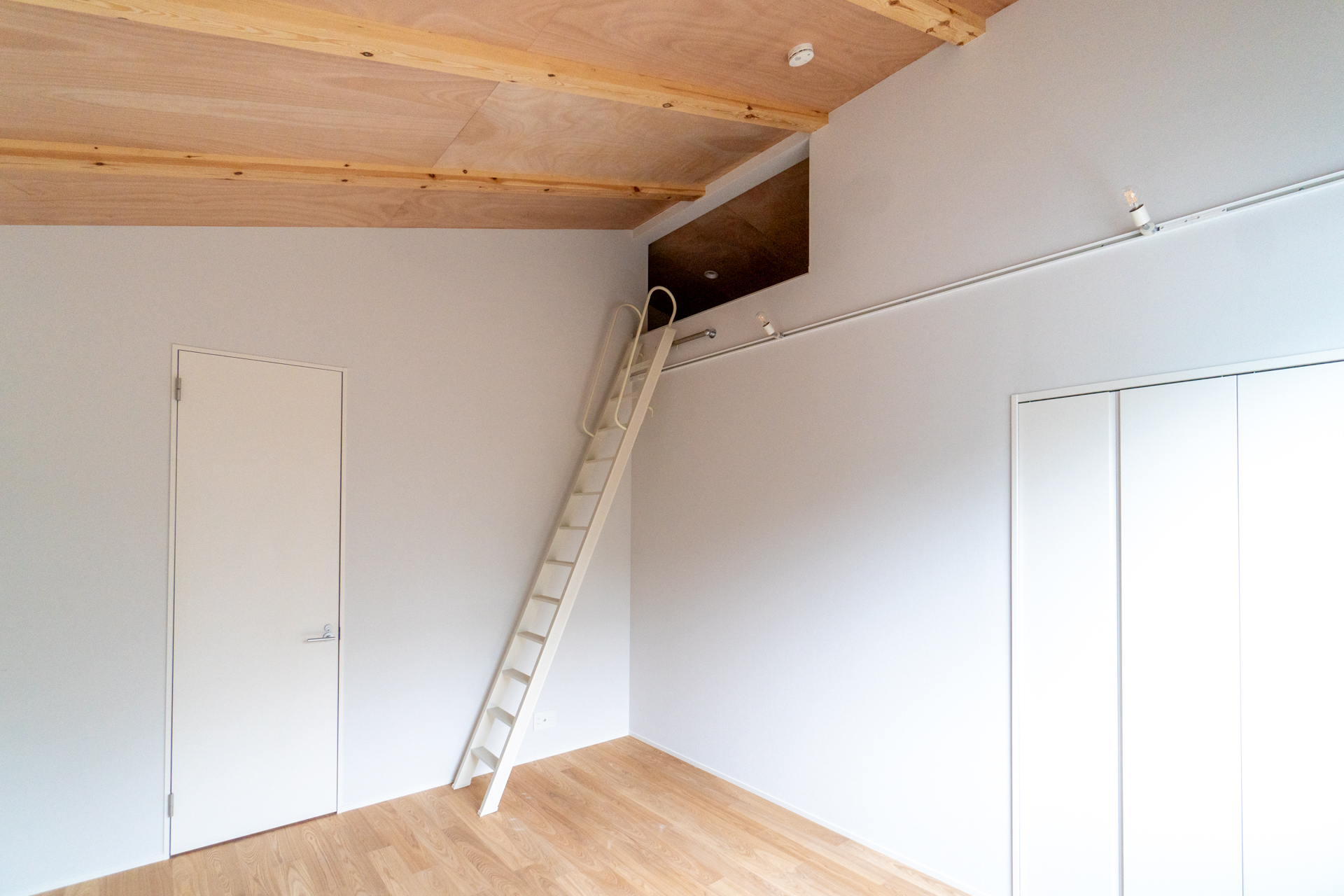 ロフトへは階段で（D号室）