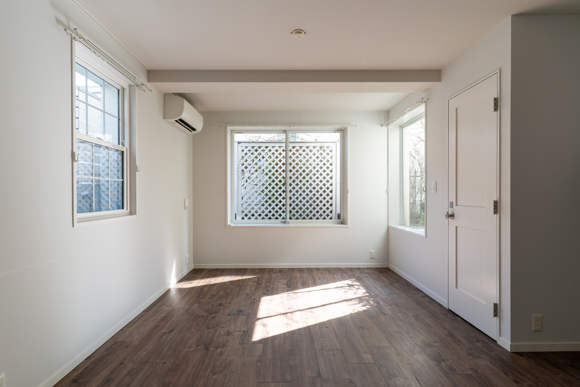 玄関からの視点