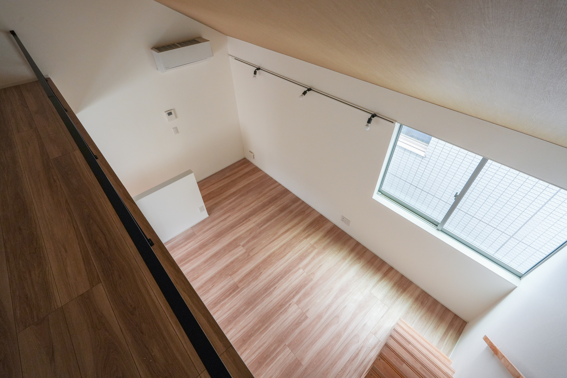 ロフト上から（01号室）