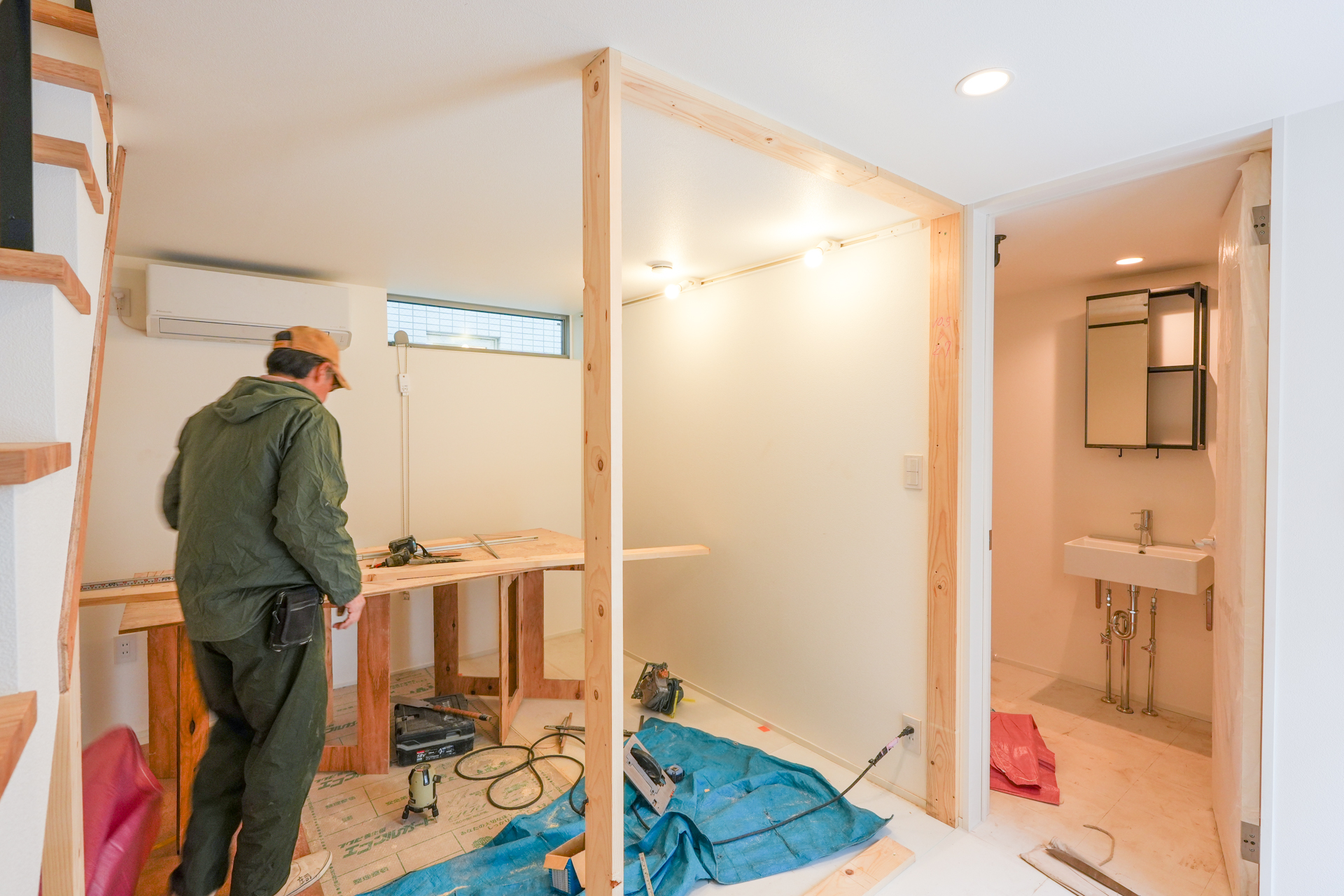 1階には扉付きの居室が1部屋（01号室）