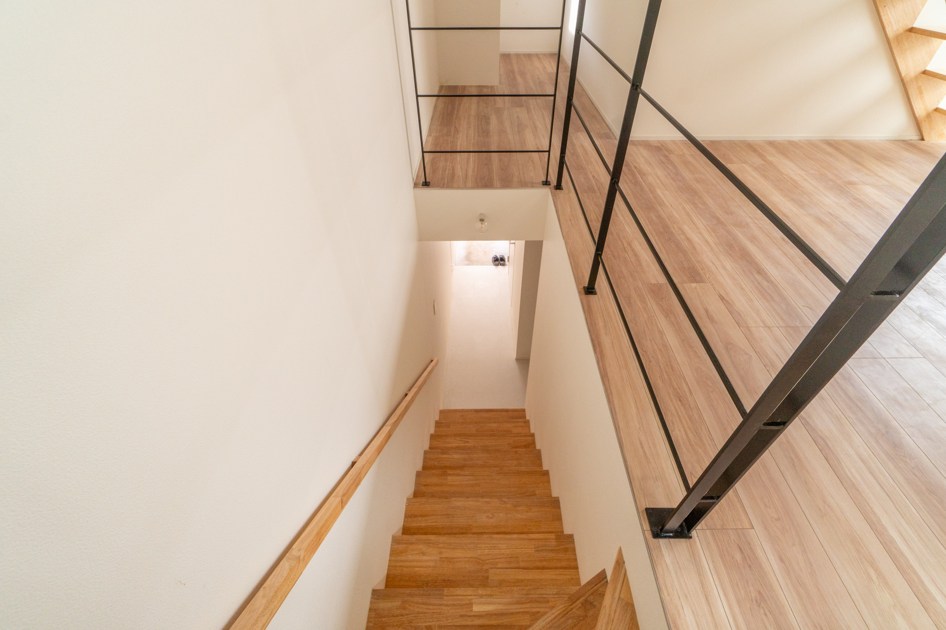 1階へ（04号室）