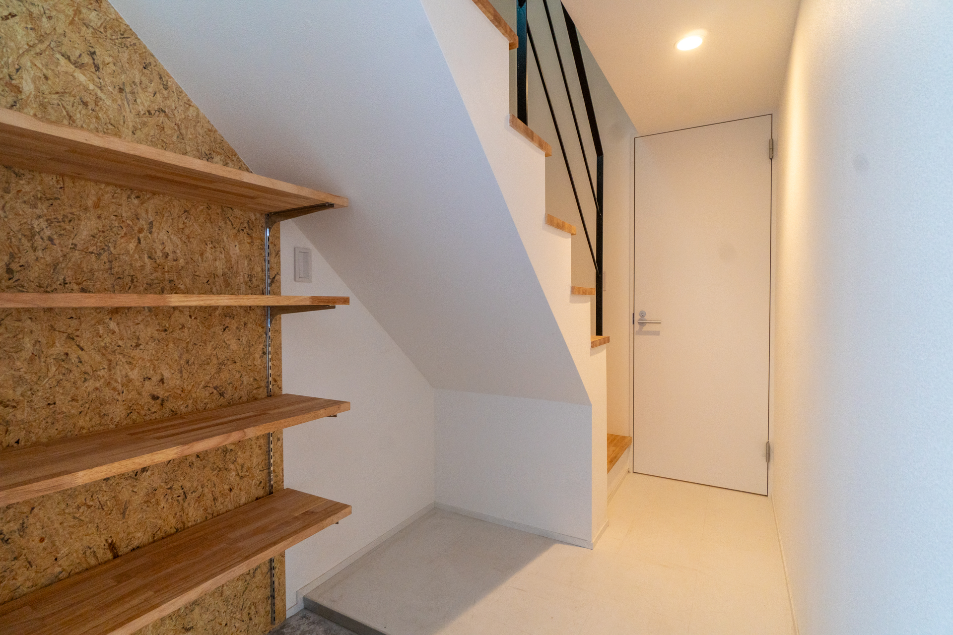 1階は水回りと玄関（03号室）