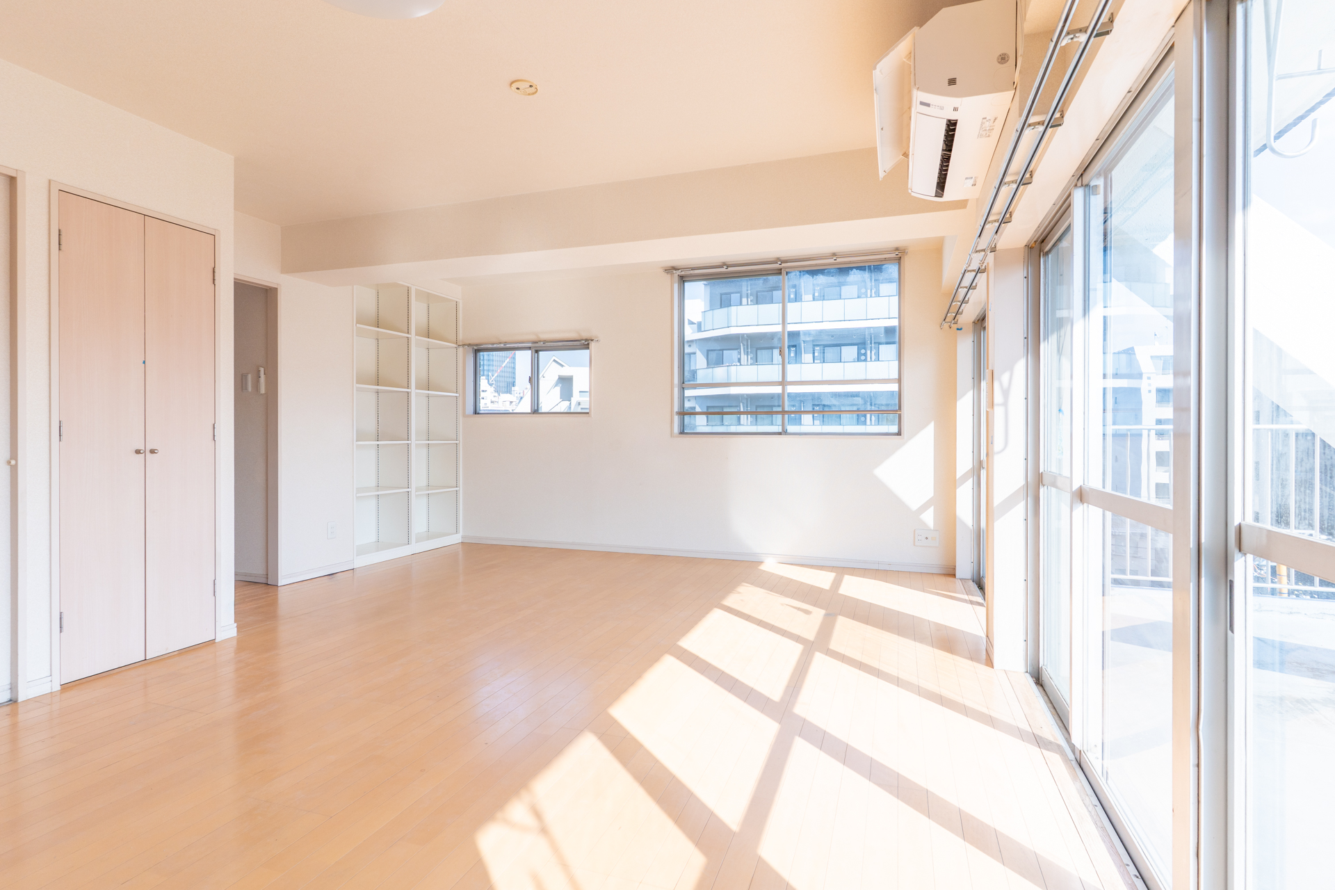 キッチン横からの視点