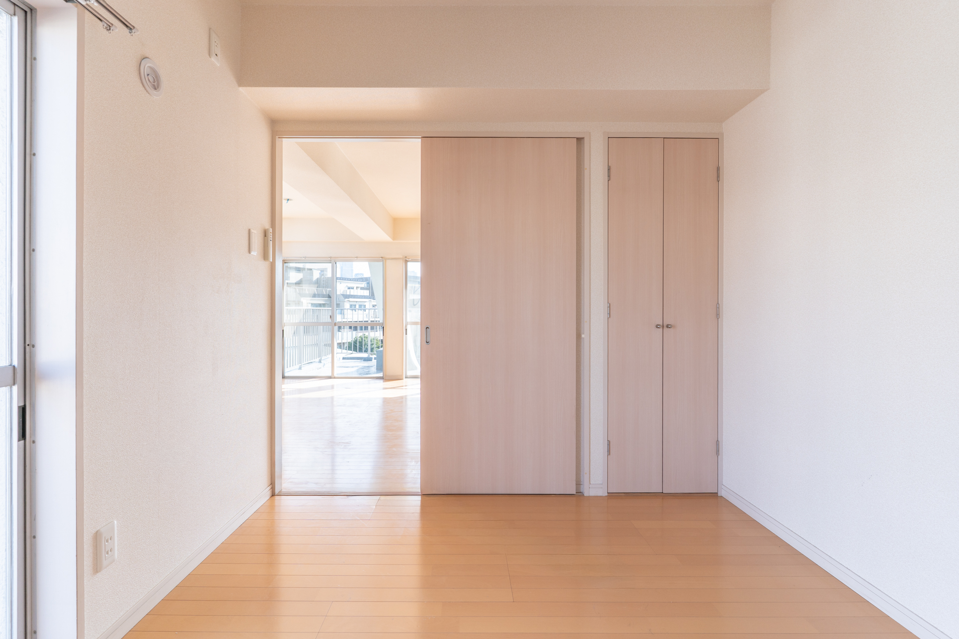 クローゼット側からの視点