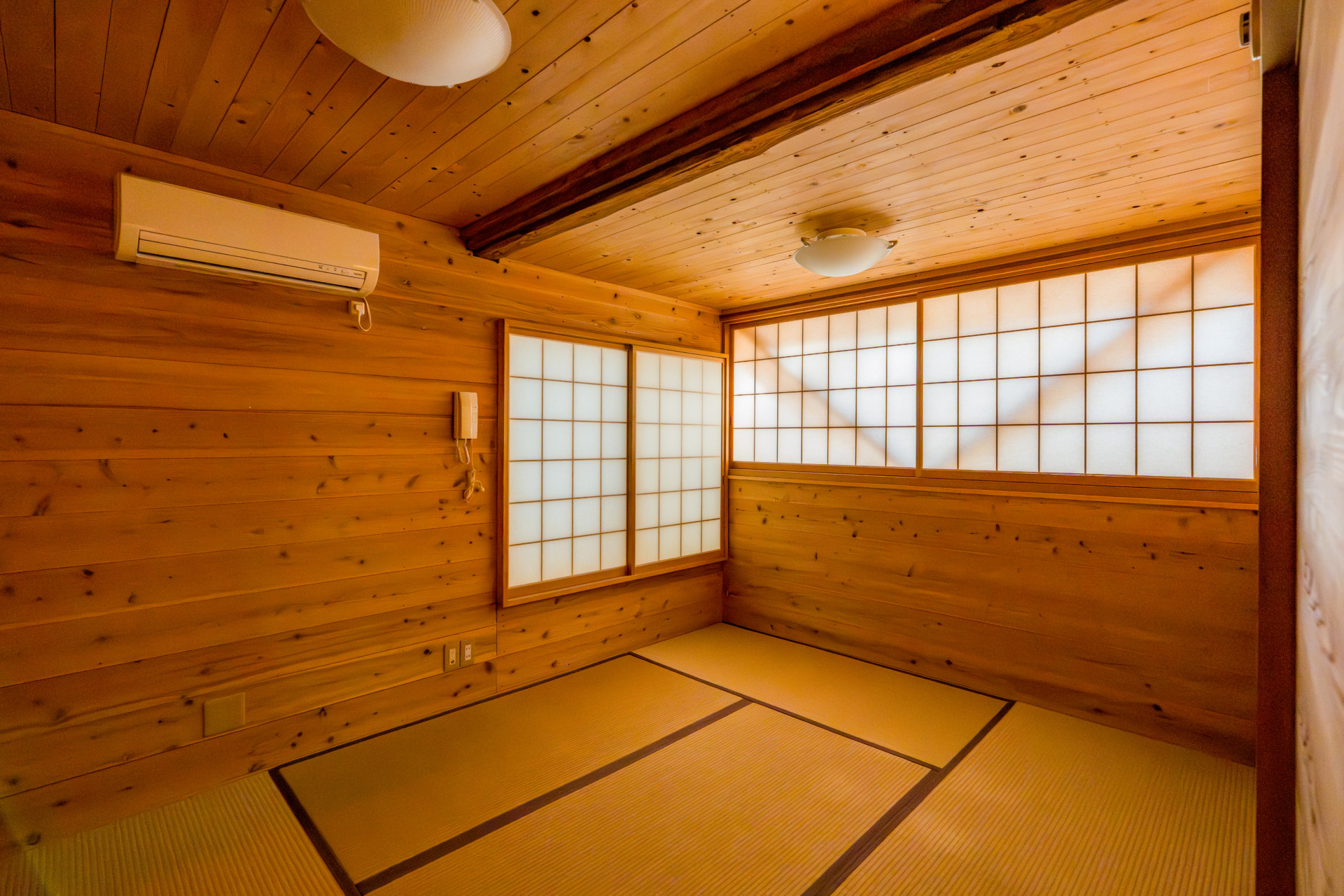 和の美しさを感じる中2階の和室