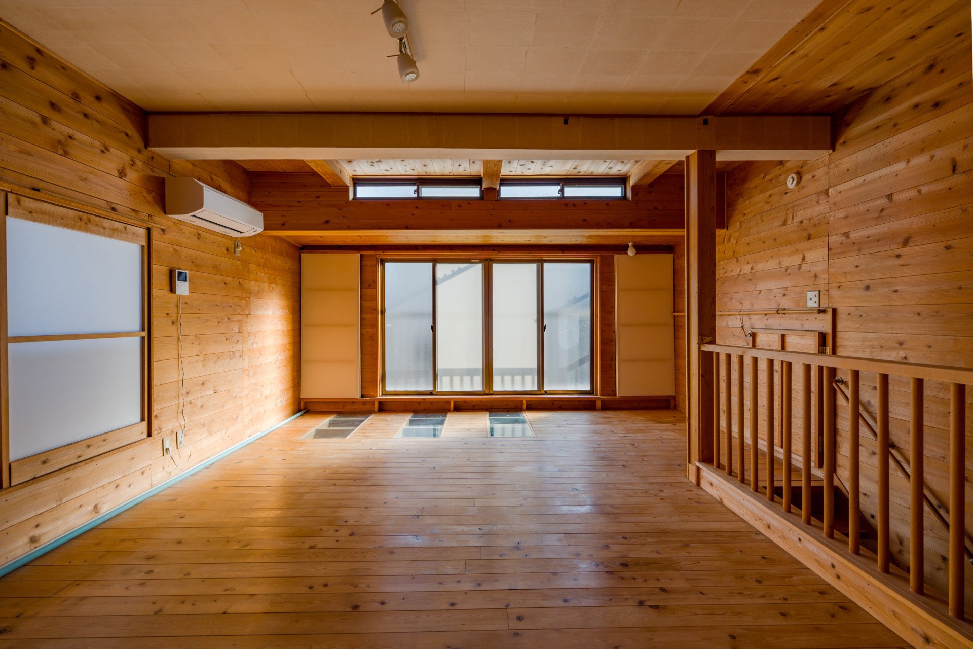 南向きの窓から光がたっぷりと差し込む2階のLDK