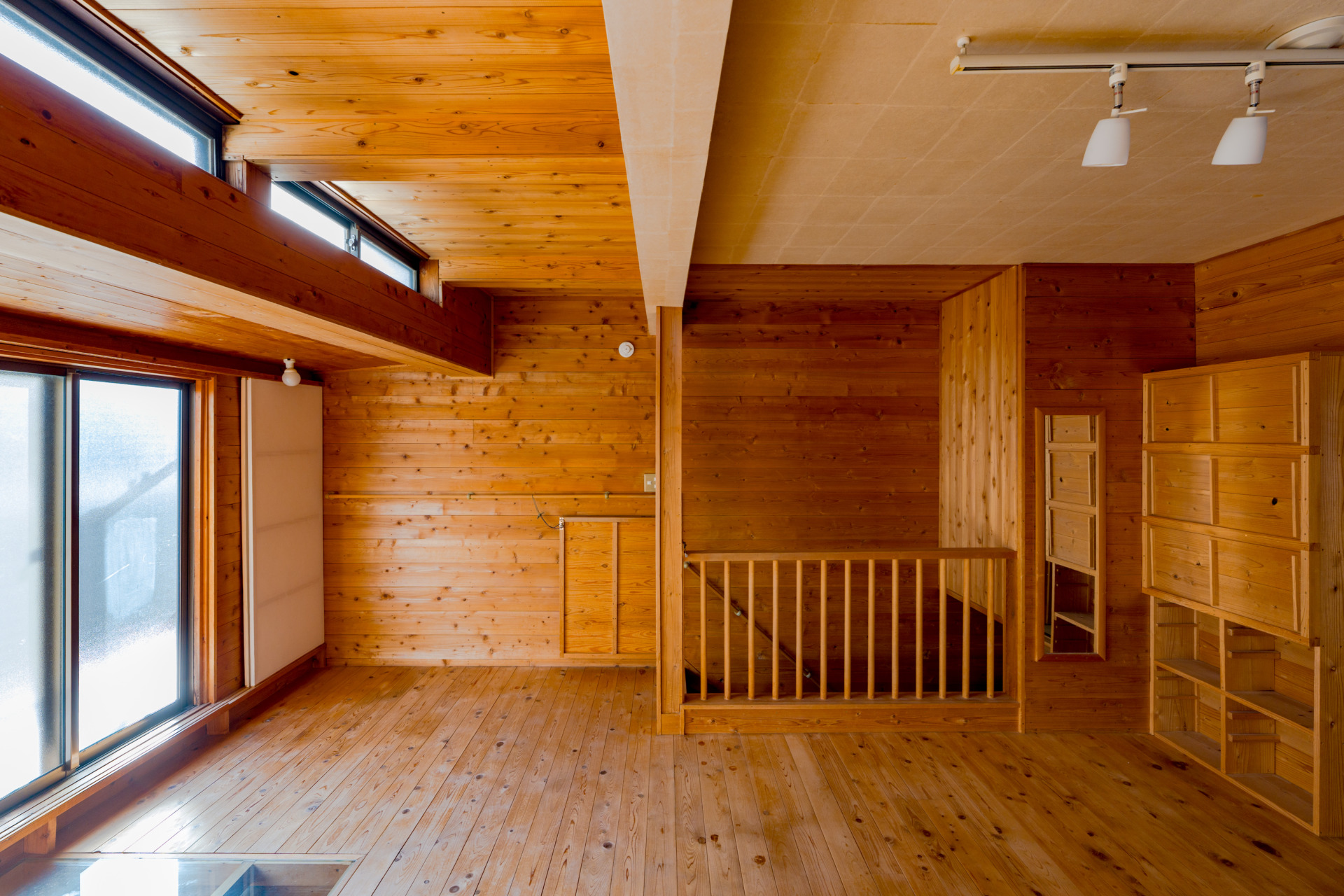 南向きの窓から光がたっぷりと差し込む2階のLDK