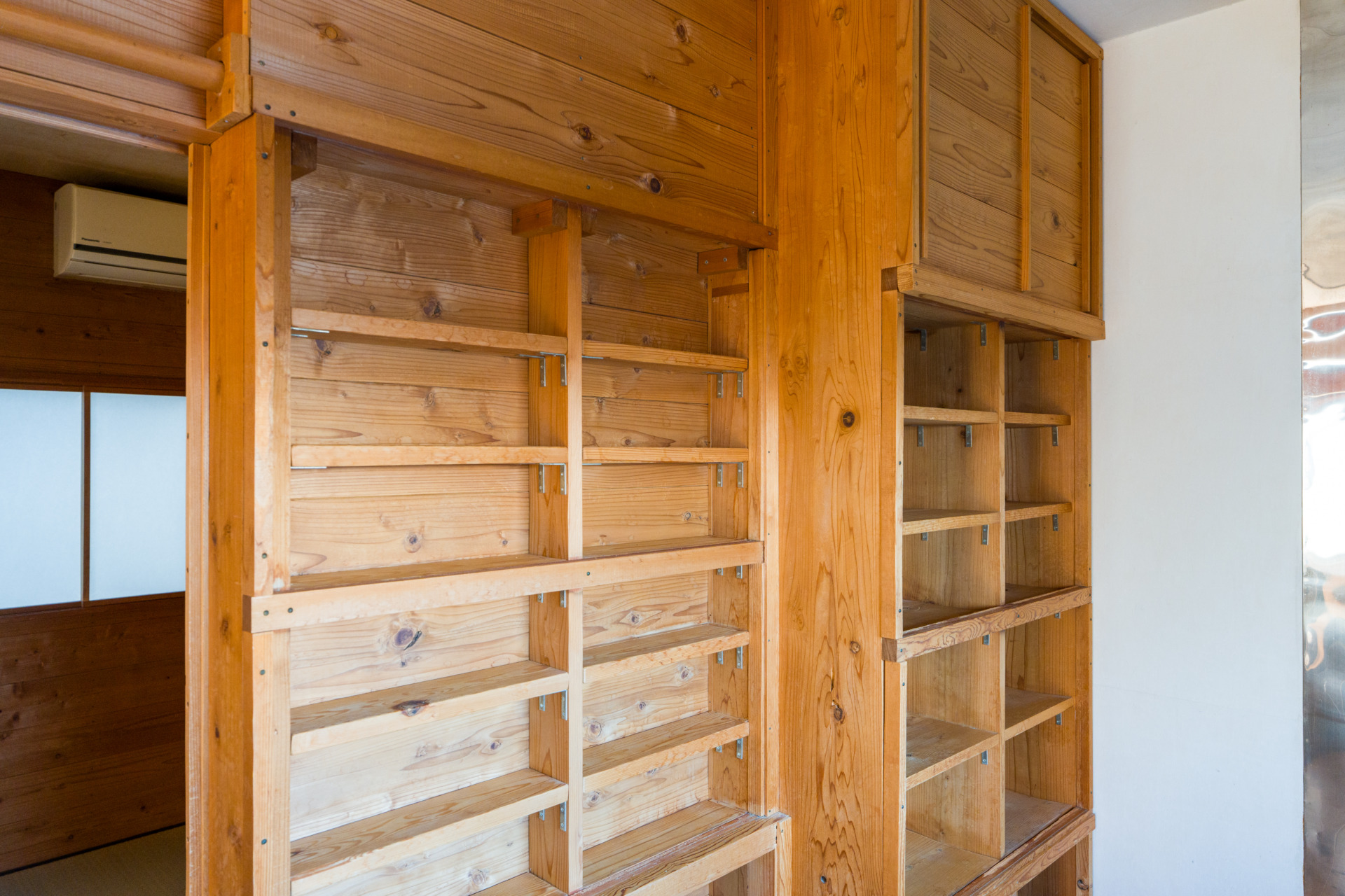 こうした収納類ももちろんすべて手作り