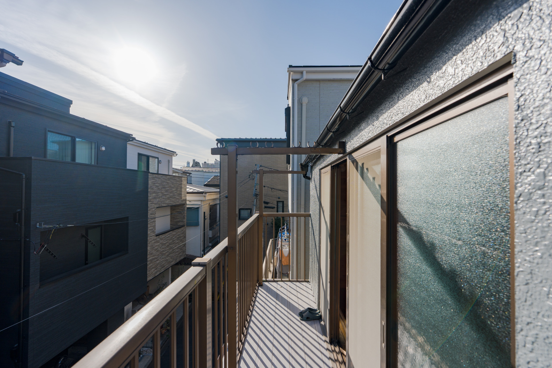 2階のバルコニーで洗濯物が干せます