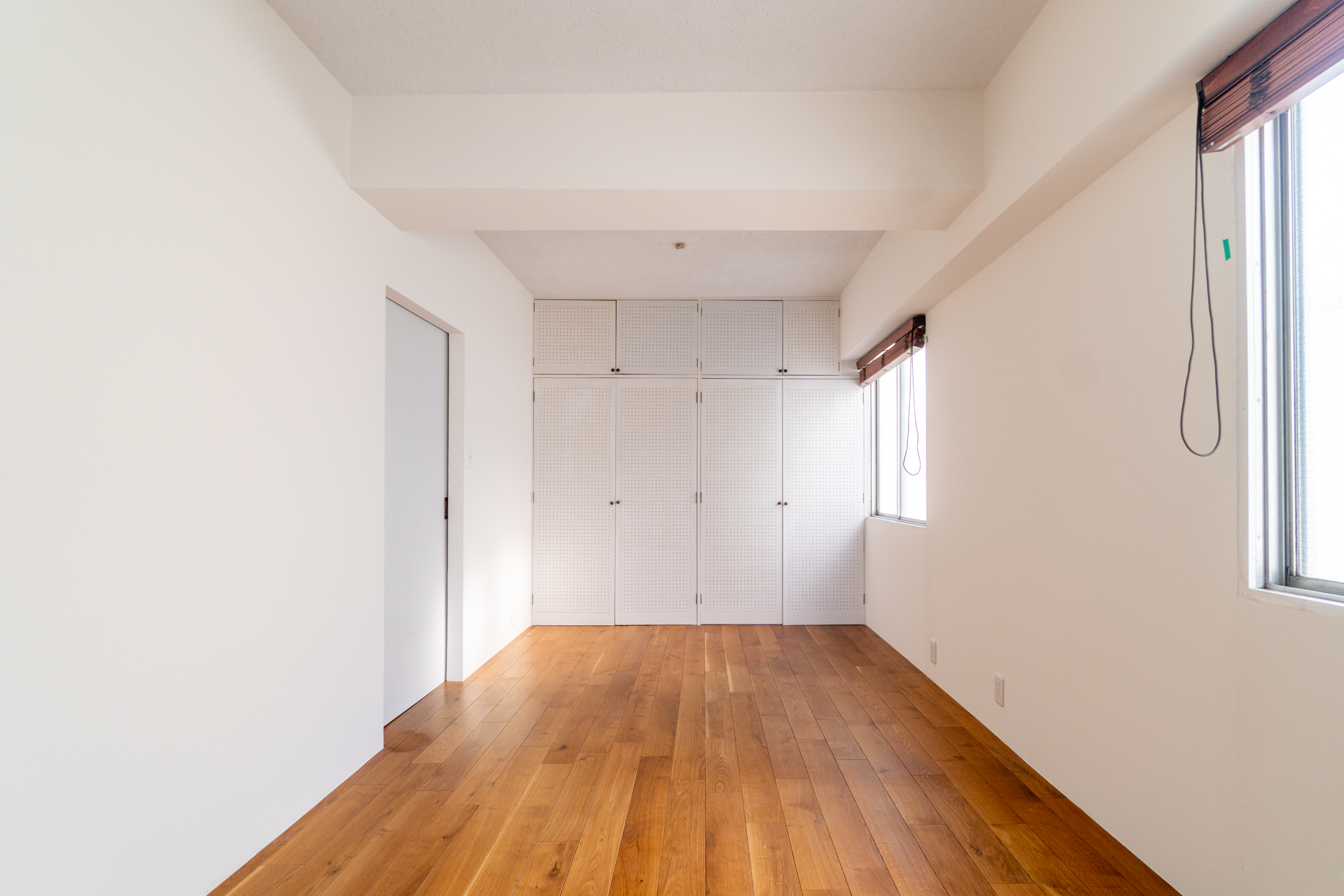 個室の収納もクラフト感強め